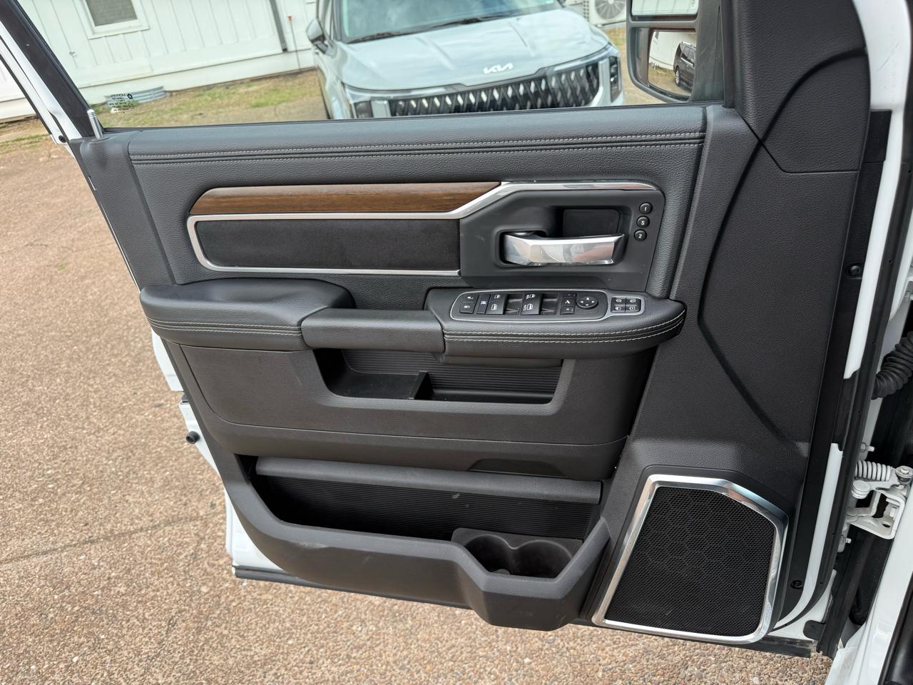 RAM 2500 Laramie 4x4 Crew Cab 6'4" Box 2024