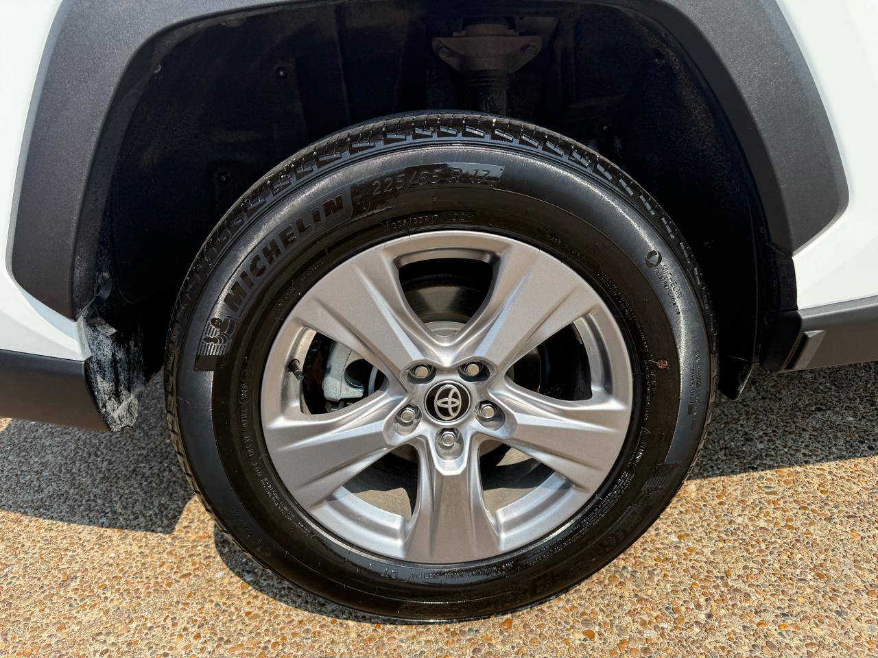 Toyota RAV4 XLE AWD (Natl) 2025