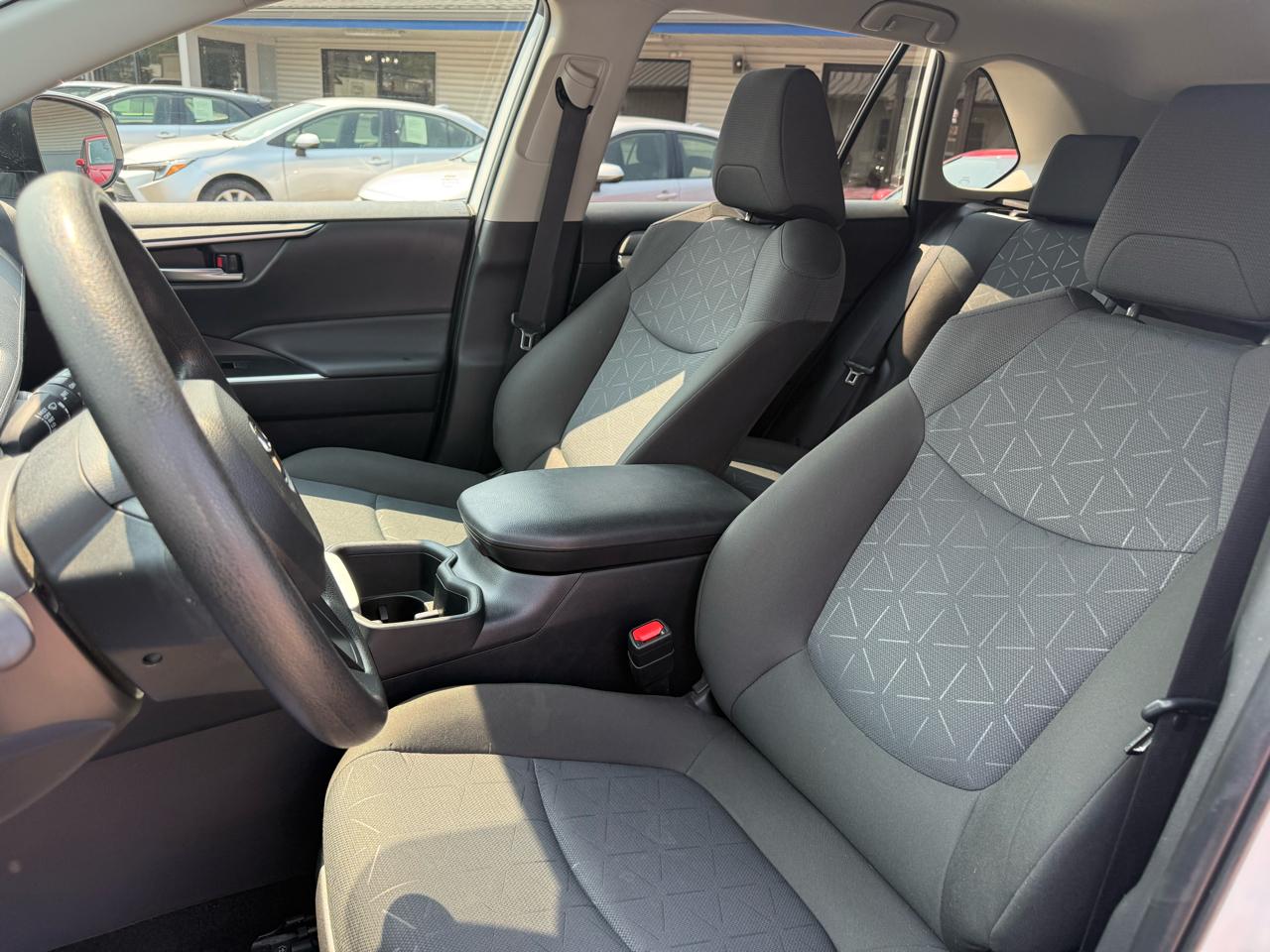 Toyota RAV4 XLE AWD (Natl) 2025
