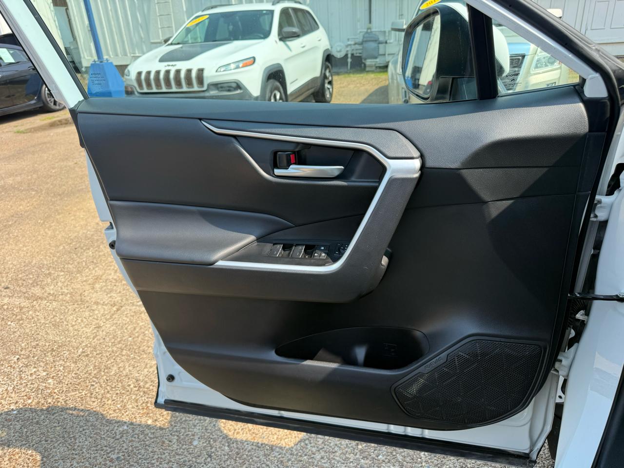 Toyota RAV4 XLE AWD (Natl) 2025