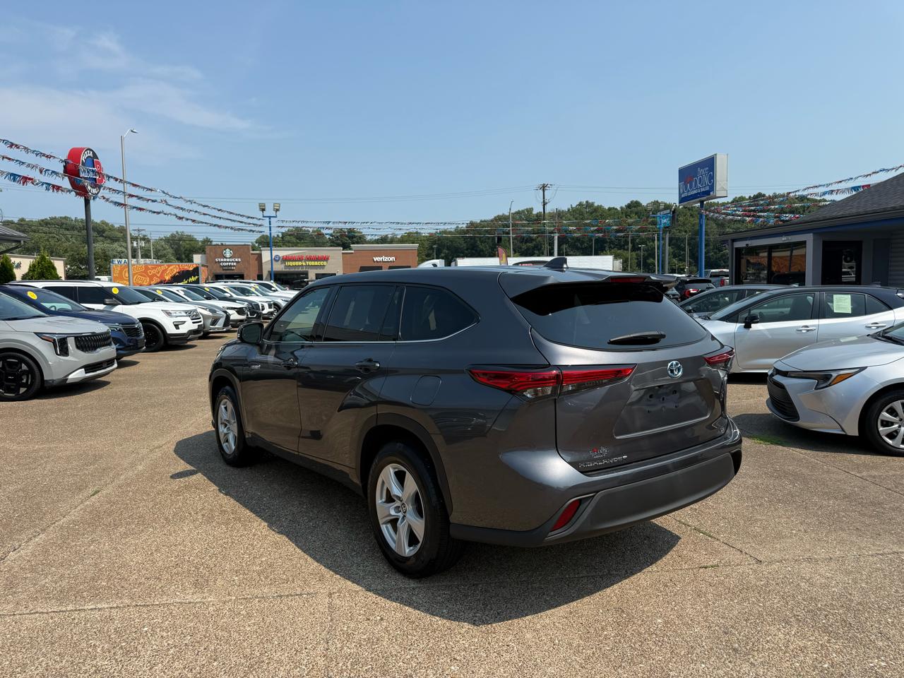 Toyota Highlander Hybrid LE FWD (Natl) 2021