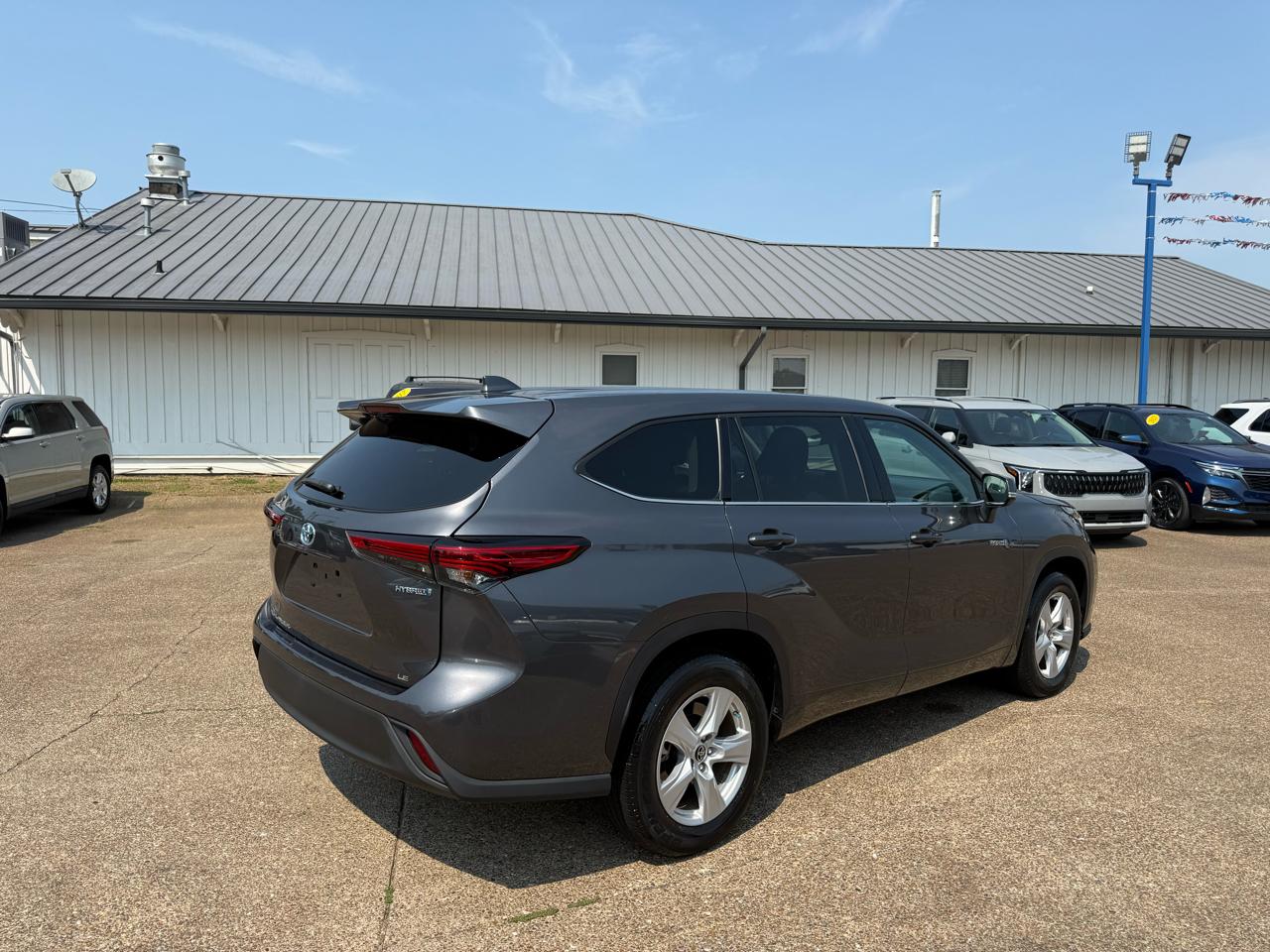 Toyota Highlander Hybrid LE FWD (Natl) 2021