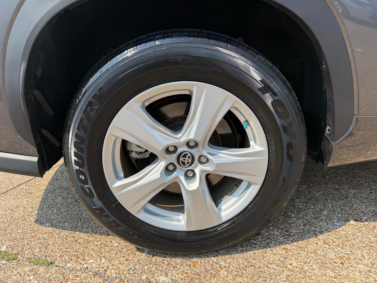 Toyota Highlander Hybrid LE FWD (Natl) 2021