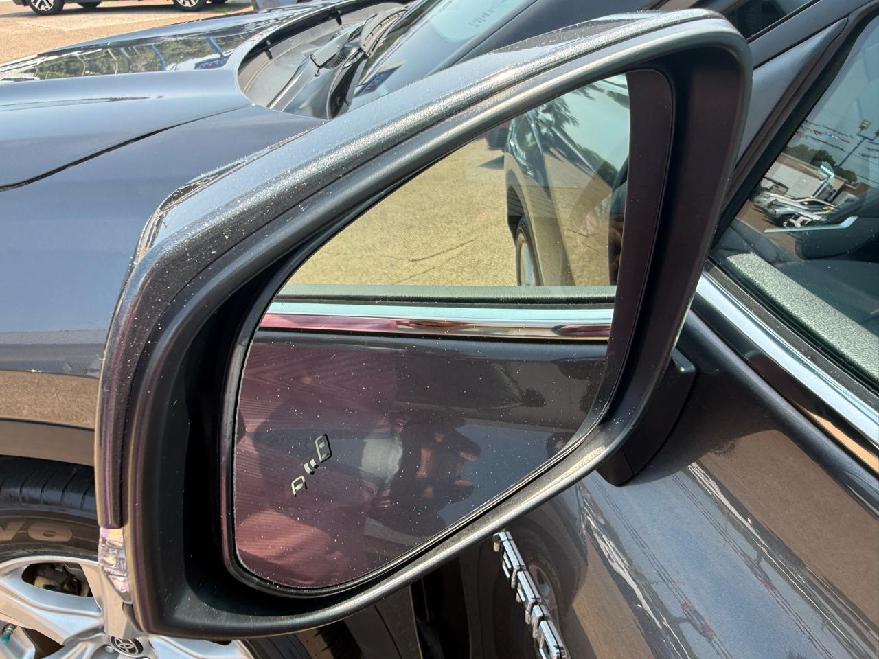 Toyota Highlander Hybrid LE FWD (Natl) 2021