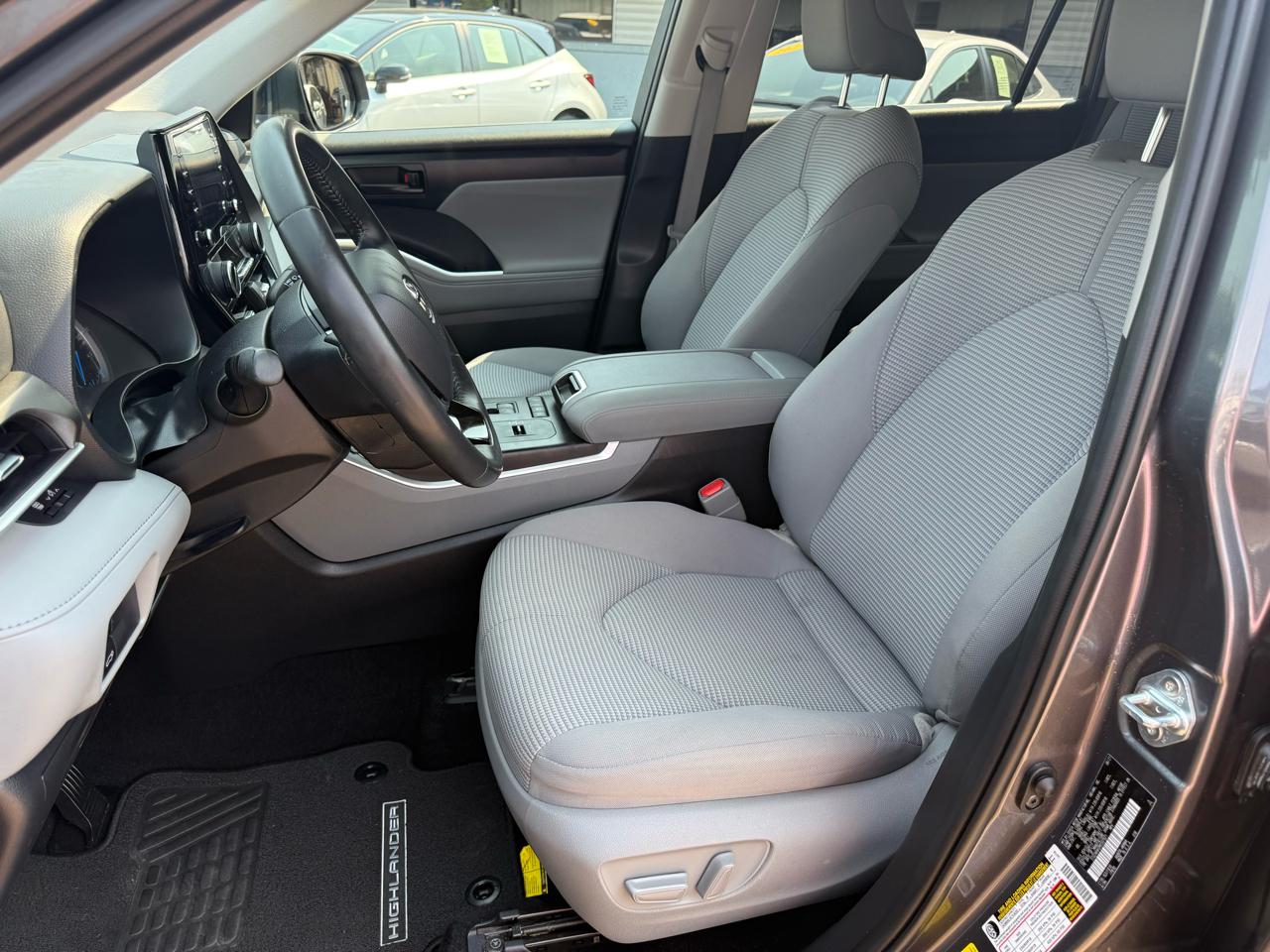 Toyota Highlander Hybrid LE FWD (Natl) 2021