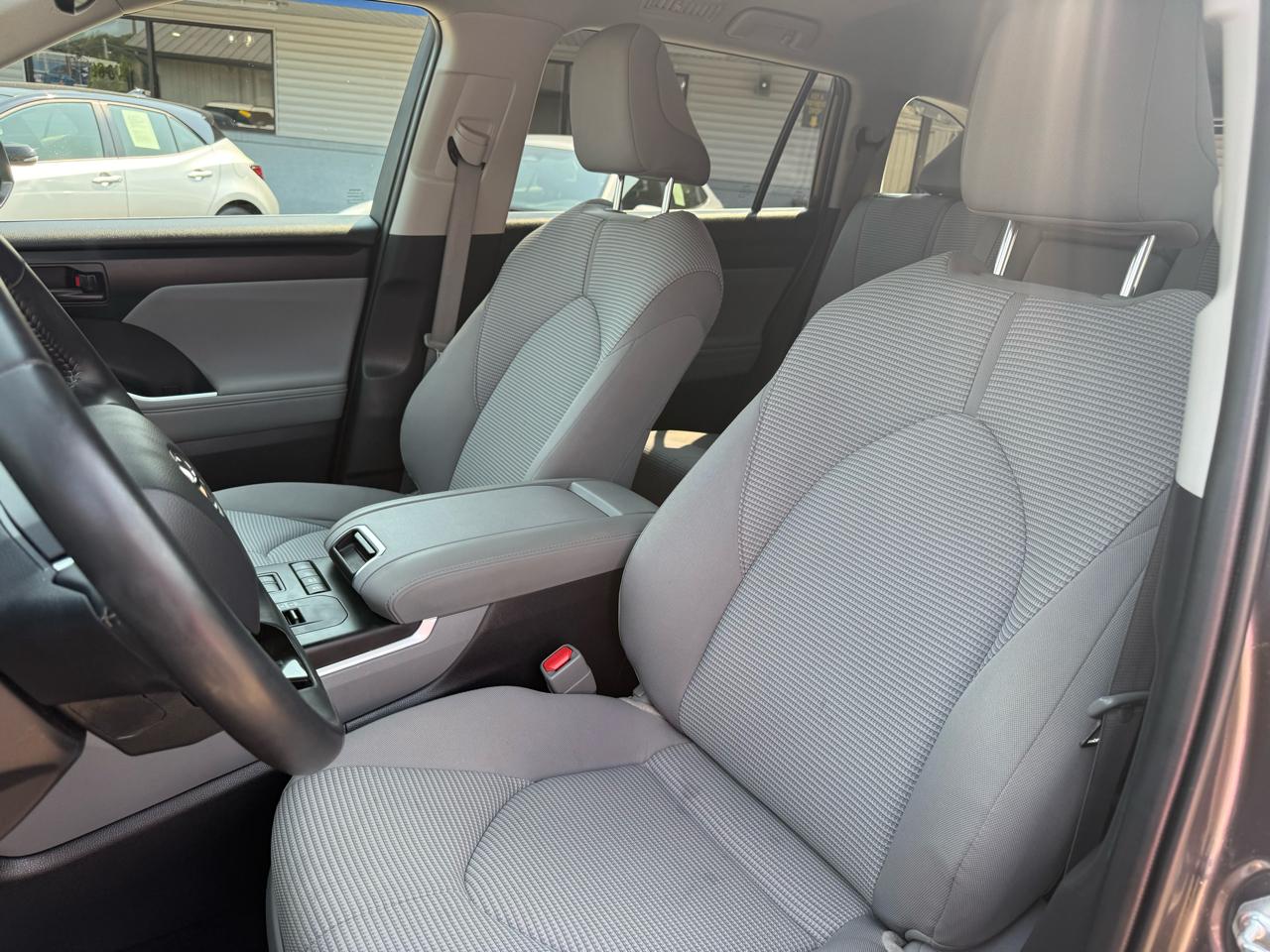 Toyota Highlander Hybrid LE FWD (Natl) 2021