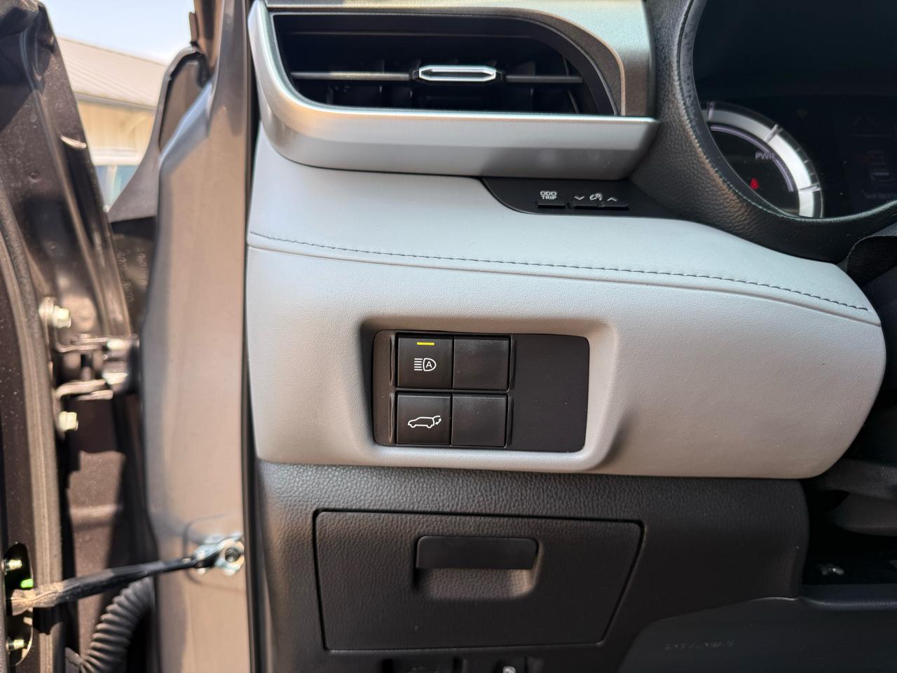 Toyota Highlander Hybrid LE FWD (Natl) 2021