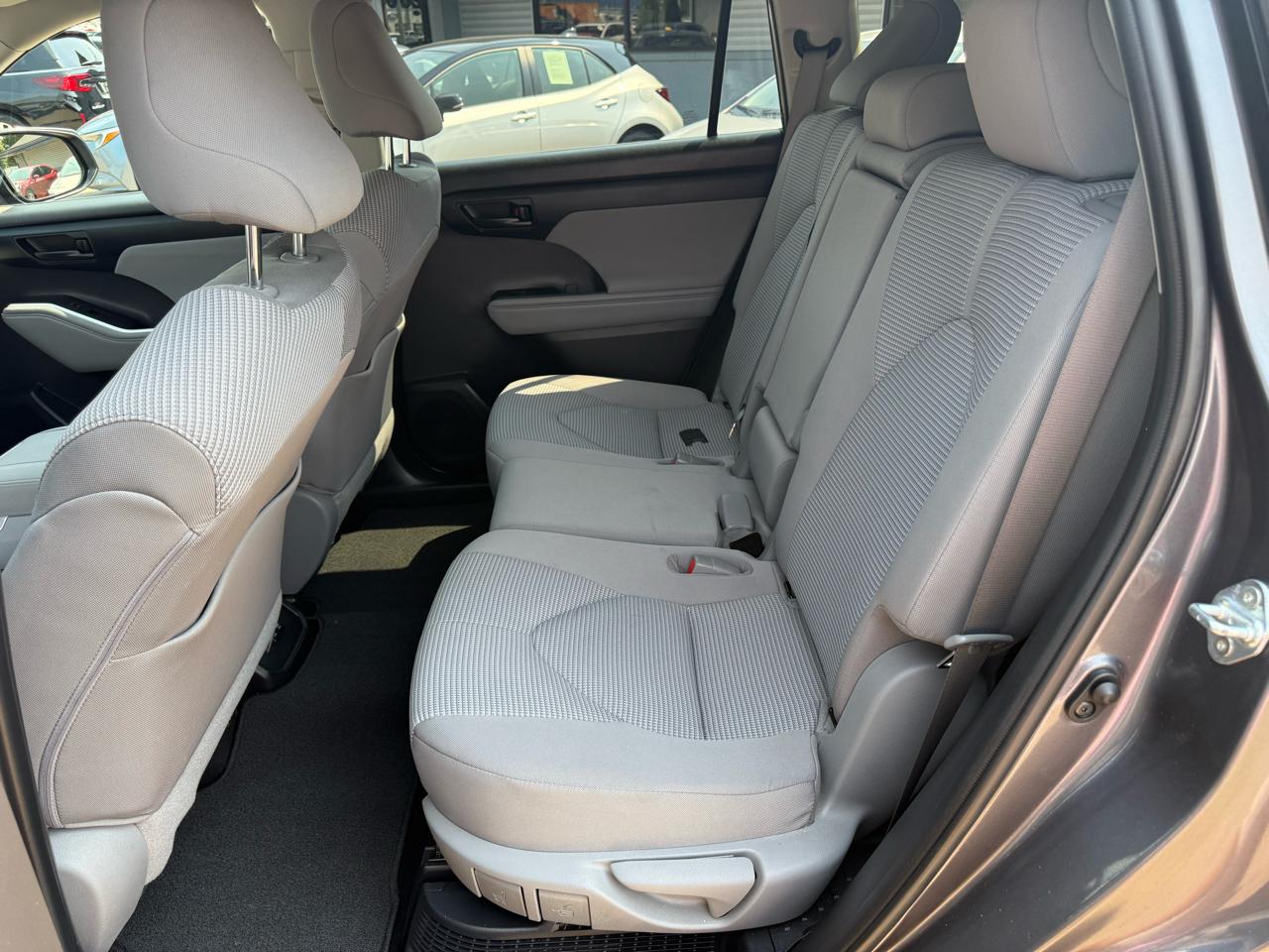 Toyota Highlander Hybrid LE FWD (Natl) 2021