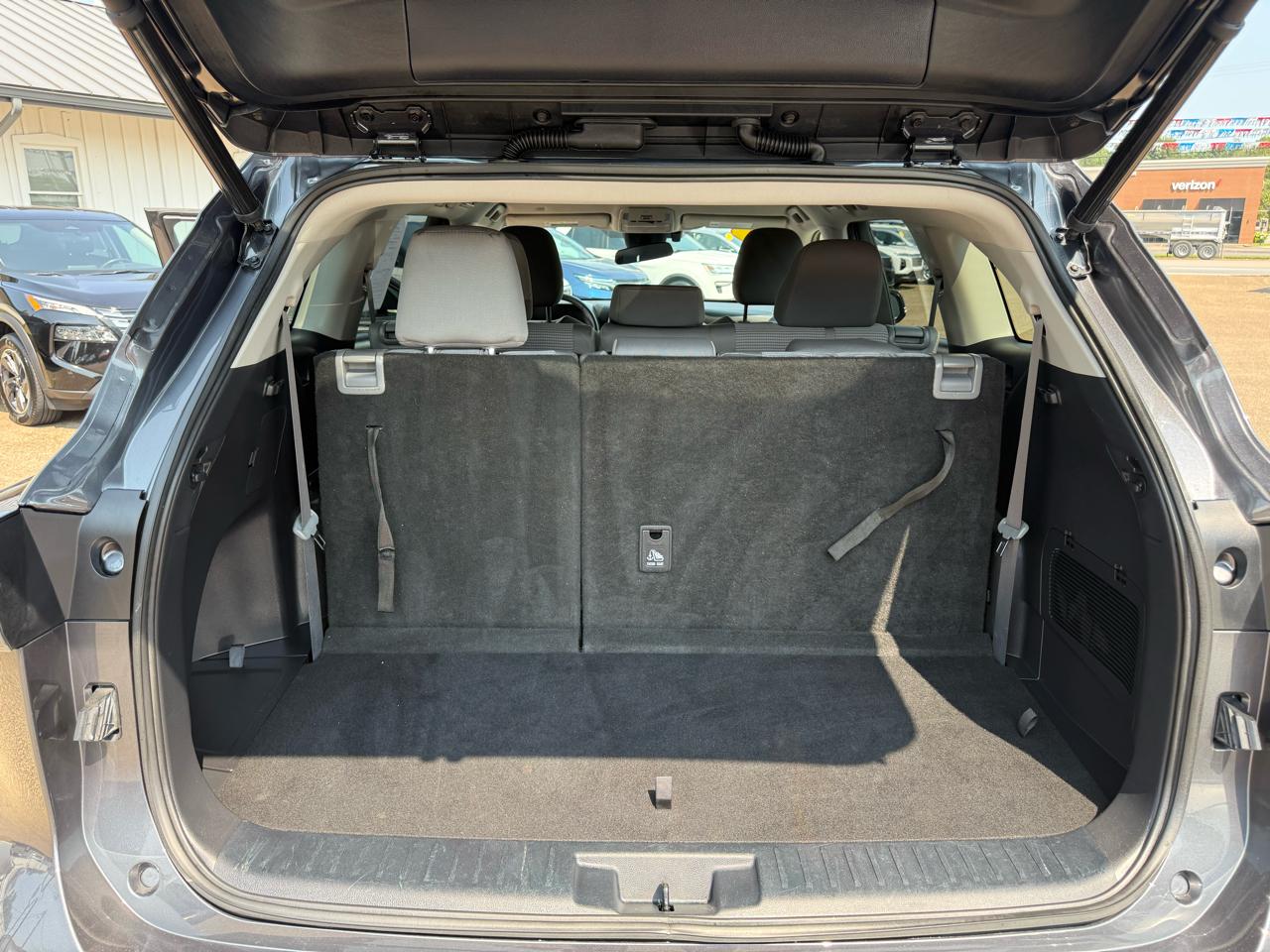 Toyota Highlander Hybrid LE FWD (Natl) 2021