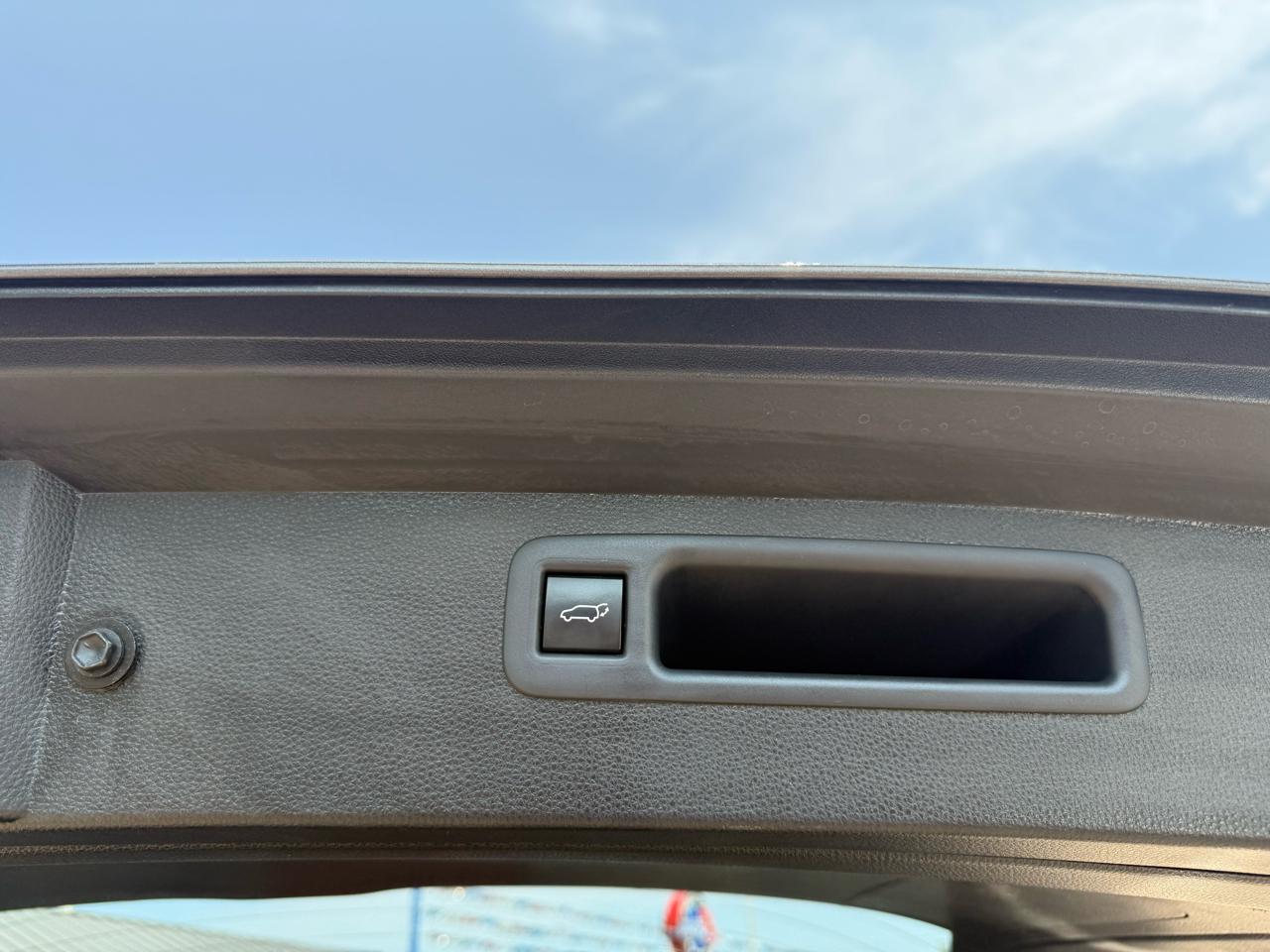 Toyota Highlander Hybrid LE FWD (Natl) 2021
