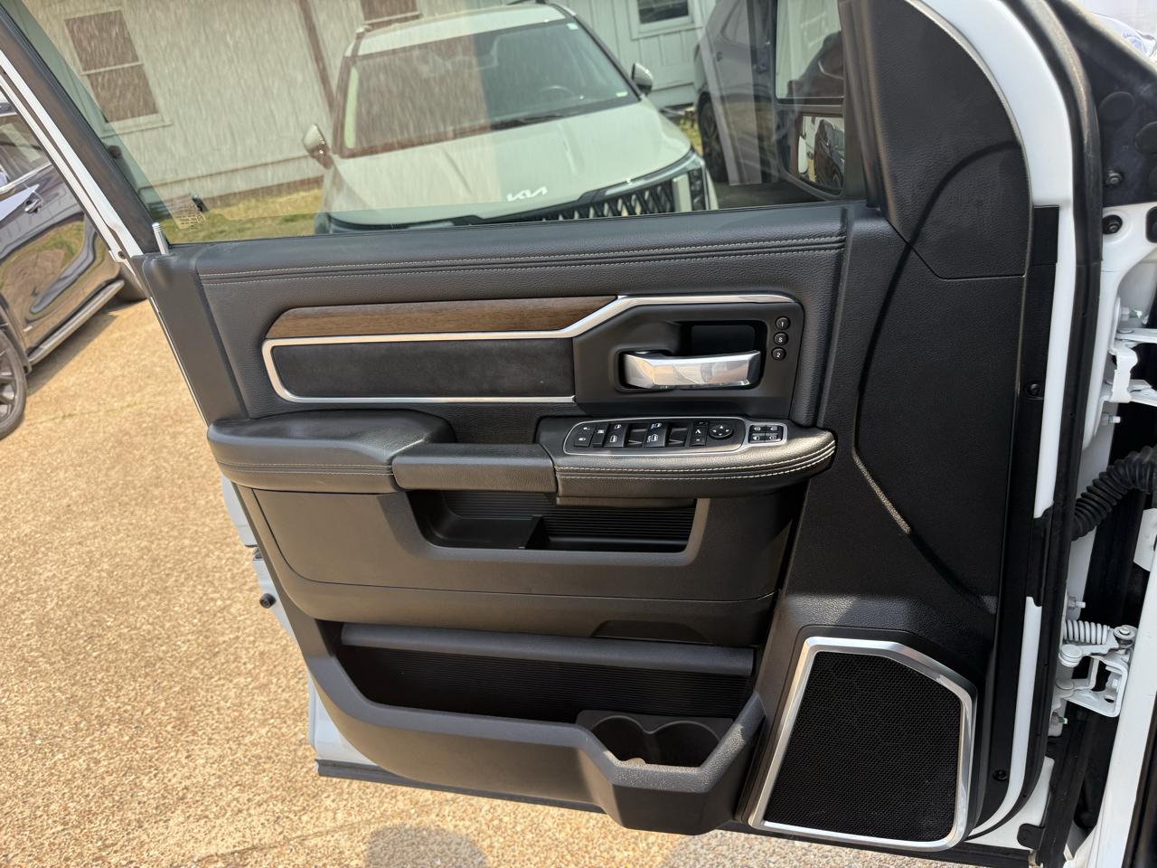 RAM 2500 Laramie 4x4 Crew Cab 6'4" Box 2024