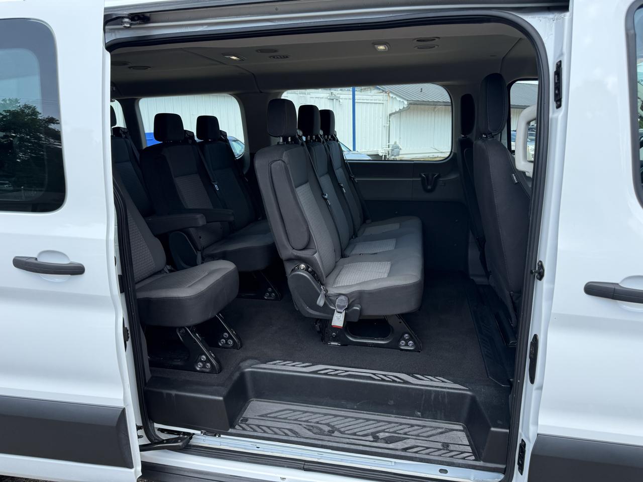 Ford Transit Passenger Wagon T-350 148" Low Roof XLT RWD 2023