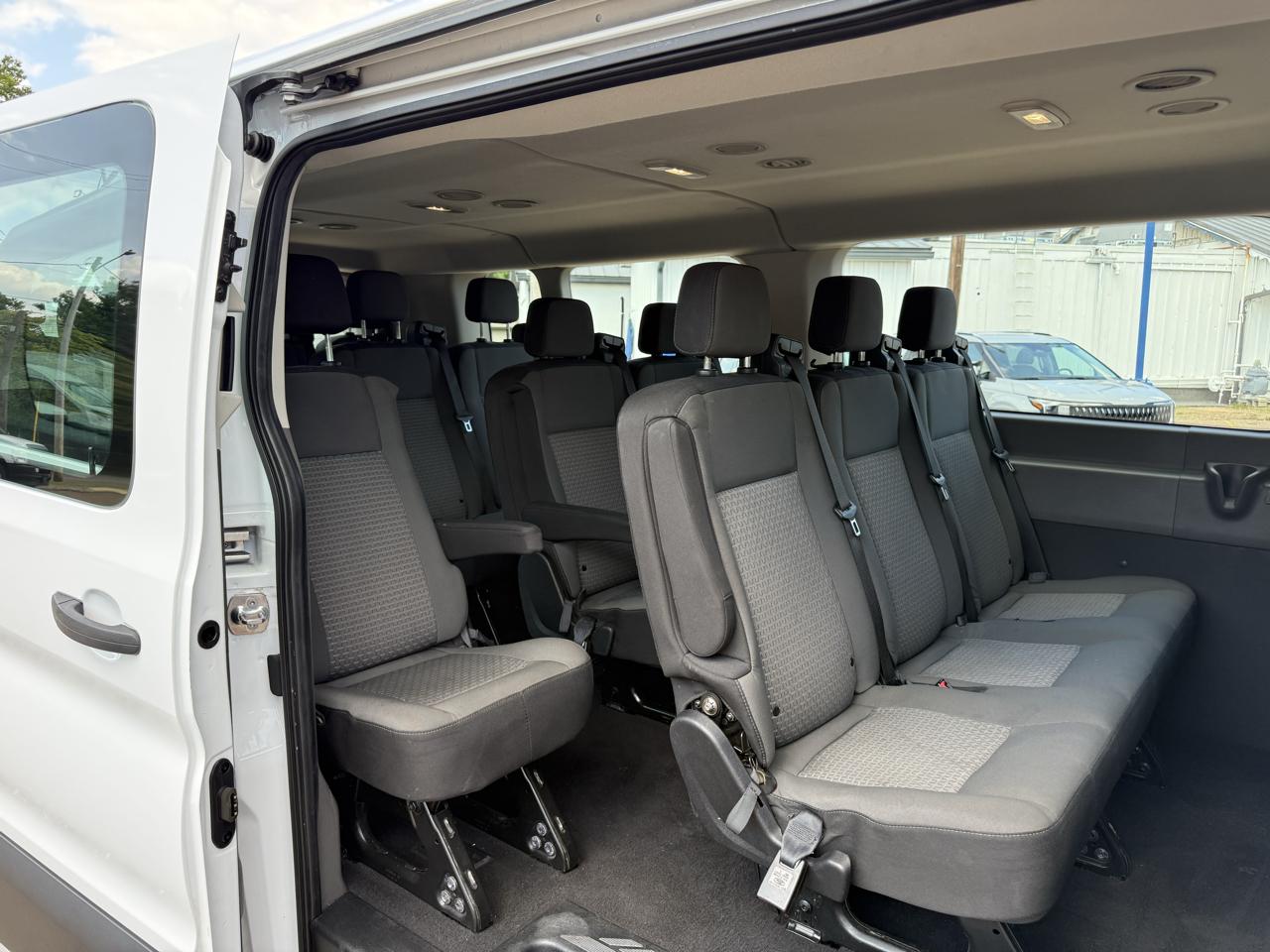 Ford Transit Passenger Wagon T-350 148" Low Roof XLT RWD 2023