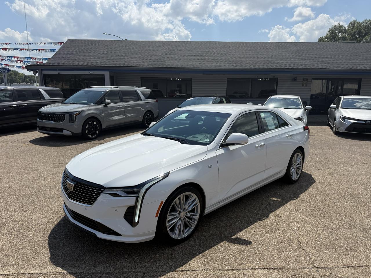 Cadillac CT4 4dr Sdn Premium Luxury 2026