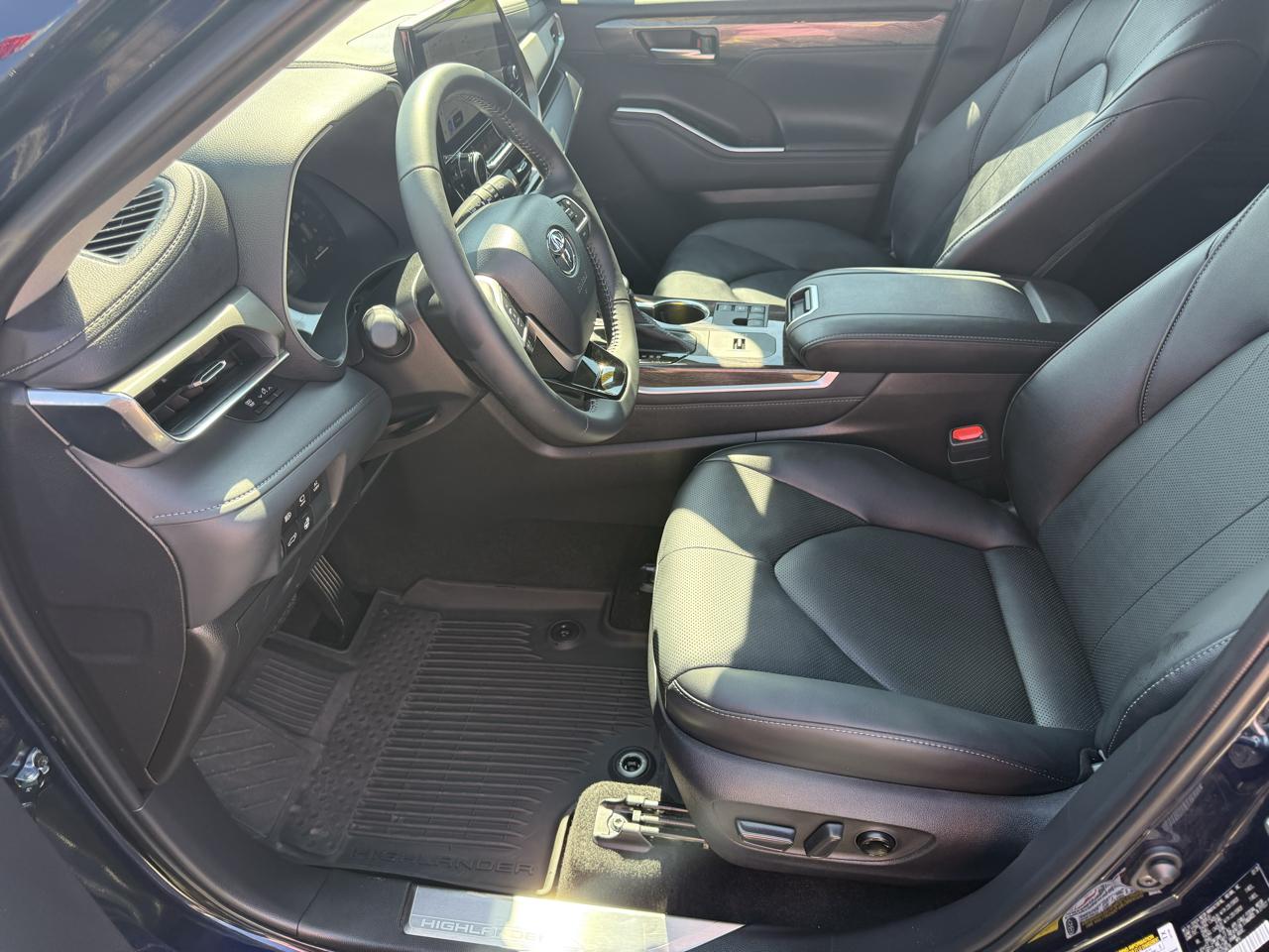Toyota Highlander Hybrid Limited AWD (Natl) 2026