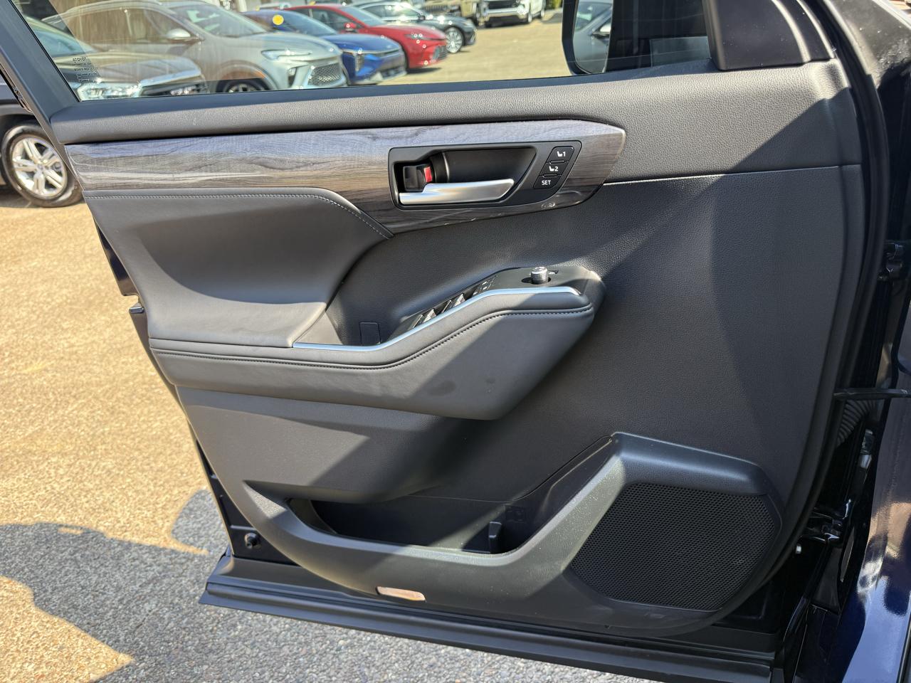 Toyota Highlander Hybrid Limited AWD (Natl) 2026