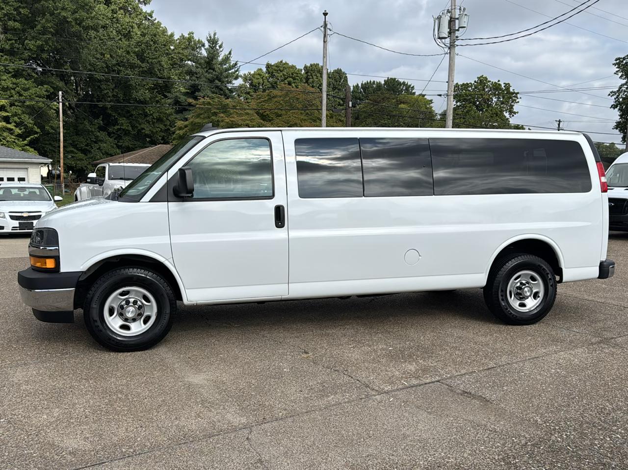 Chevrolet Express Passenger RWD 3500 155" LT 2018