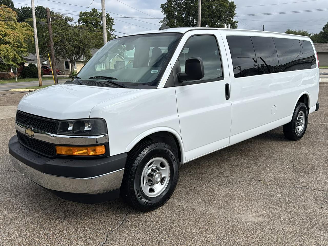 Chevrolet Express Passenger RWD 3500 155" LT 2018