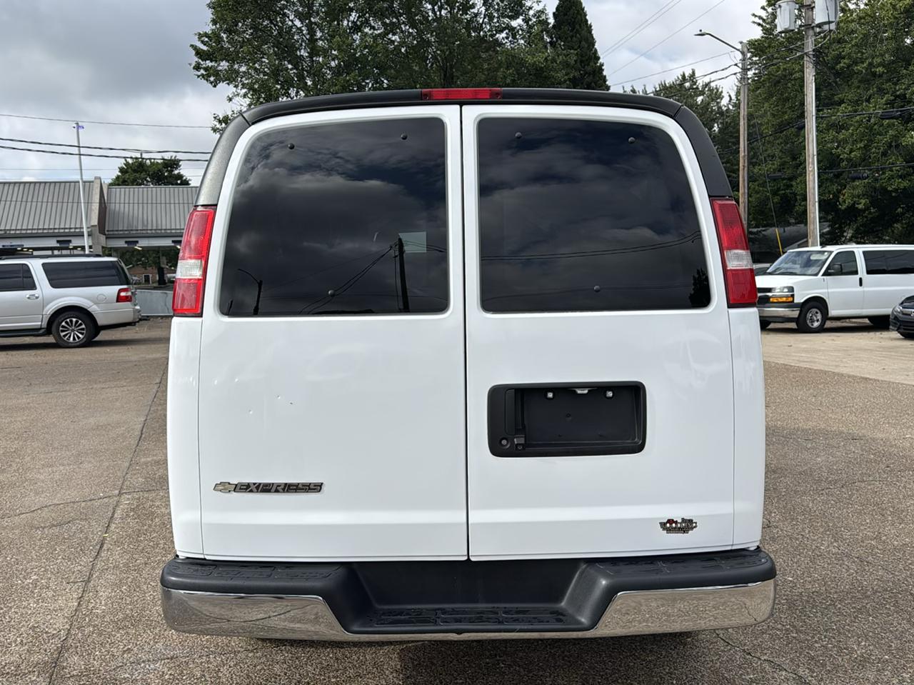 Chevrolet Express Passenger RWD 3500 155" LT 2018