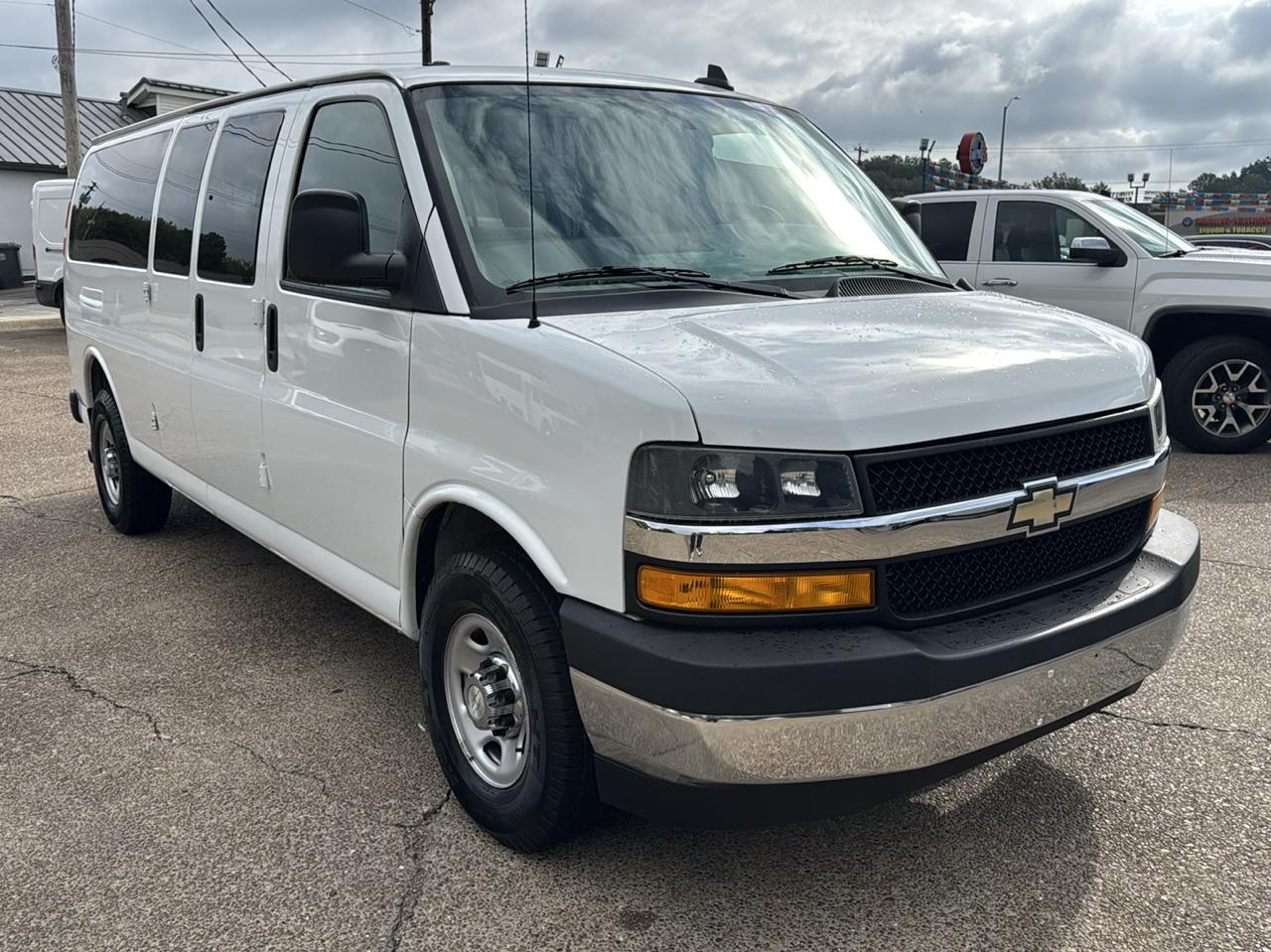 Chevrolet Express Passenger RWD 3500 155" LT 2018