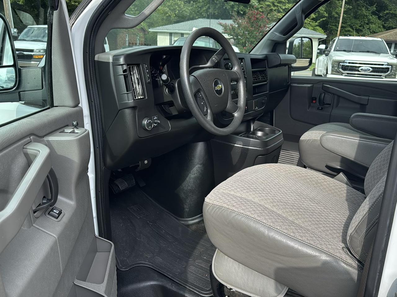 Chevrolet Express Passenger RWD 3500 155" LT 2018