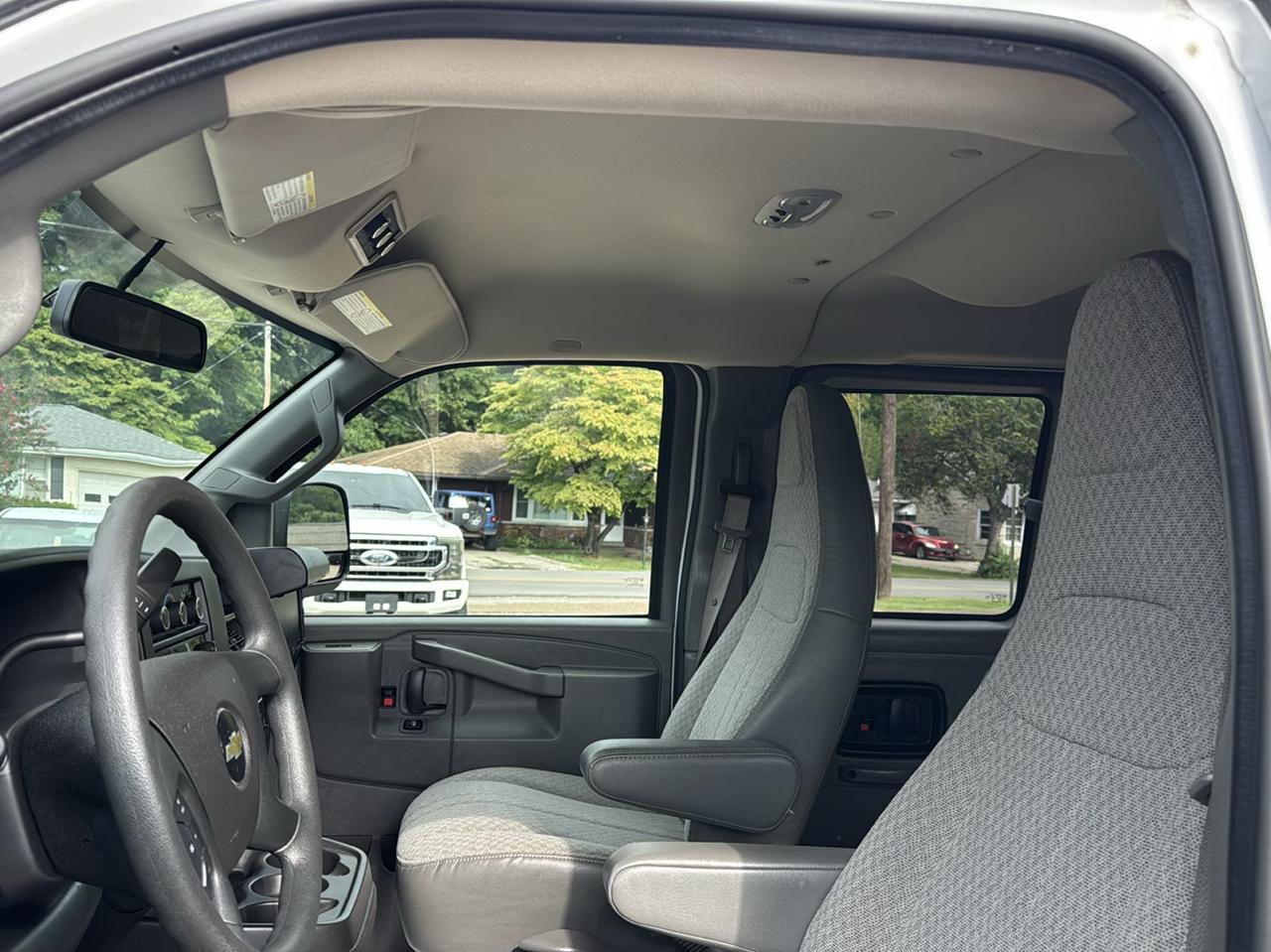 Chevrolet Express Passenger RWD 3500 155" LT 2018