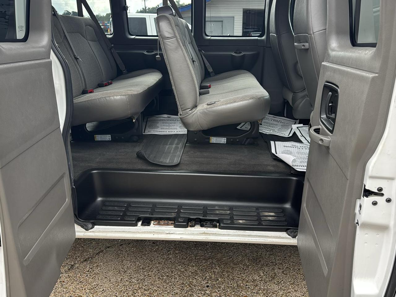 Chevrolet Express Passenger RWD 3500 155" LT 2018