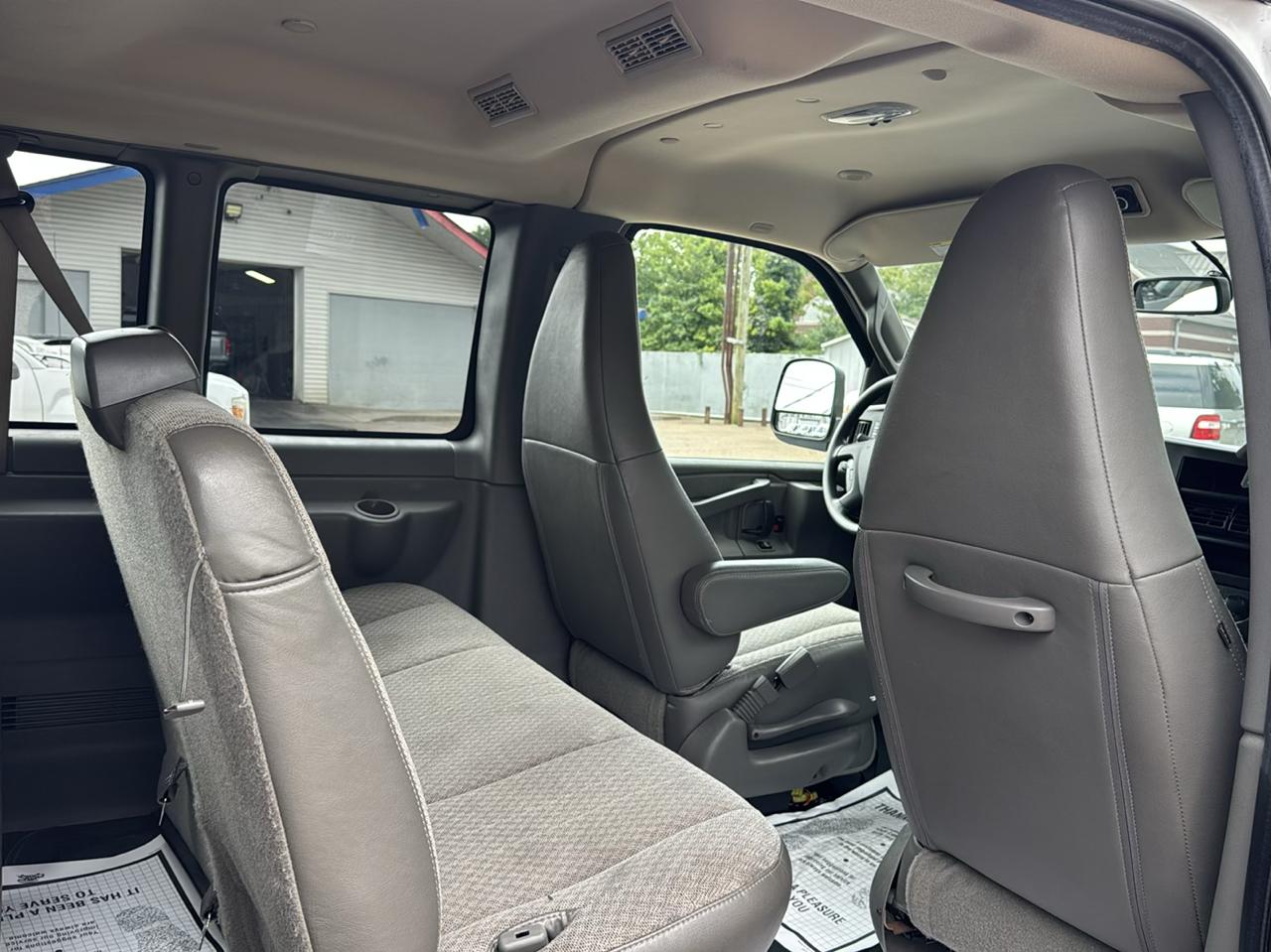 Chevrolet Express Passenger RWD 3500 155" LT 2018