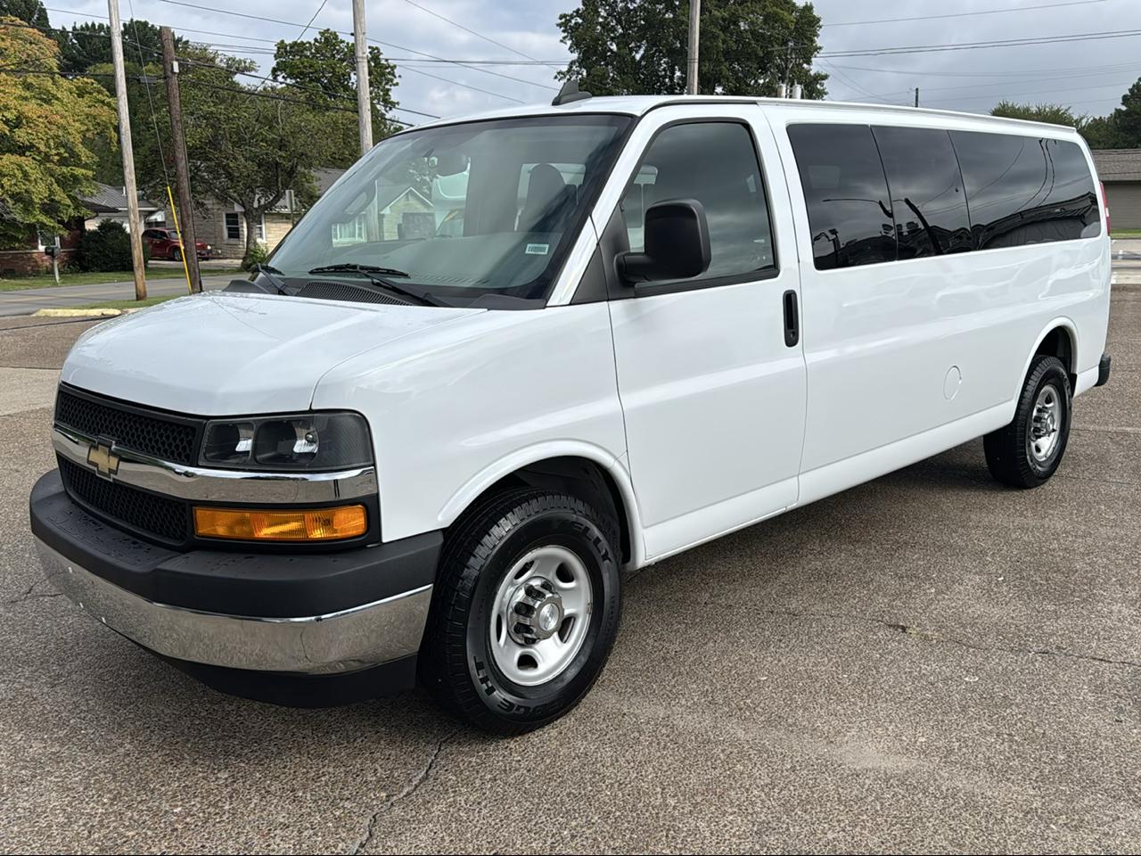 Chevrolet Express Passenger RWD 3500 155" LT 2018