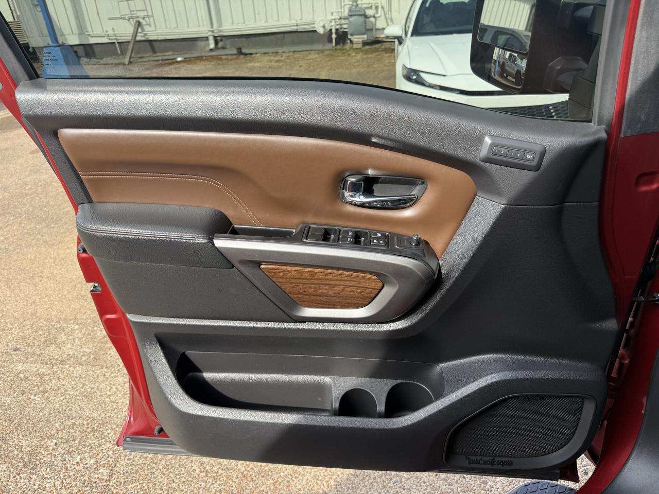 Nissan Titan XD 4WD Crew Cab Platinum Reserve Diesel 2016