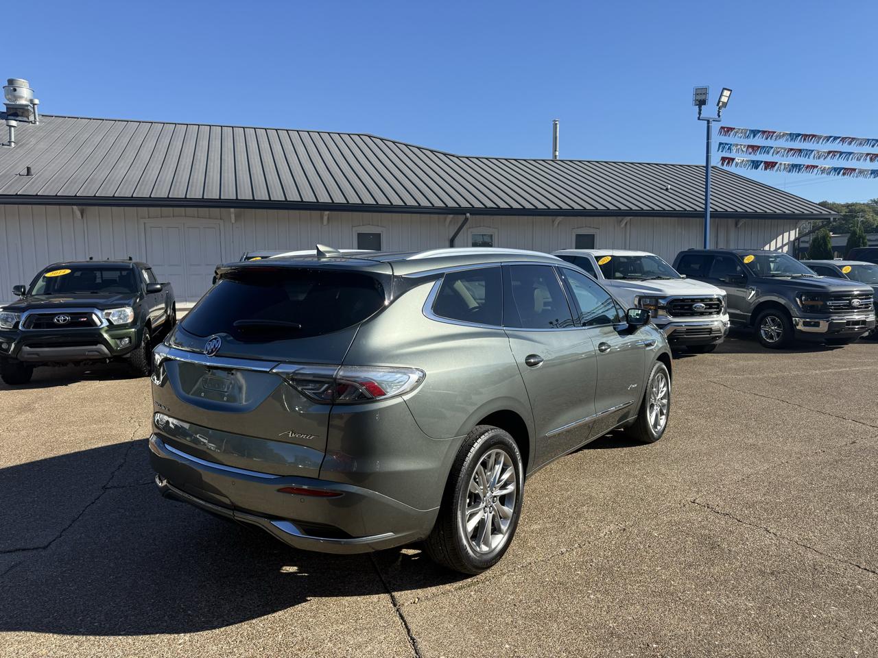 Buick Enclave FWD 4dr Avenir 2023
