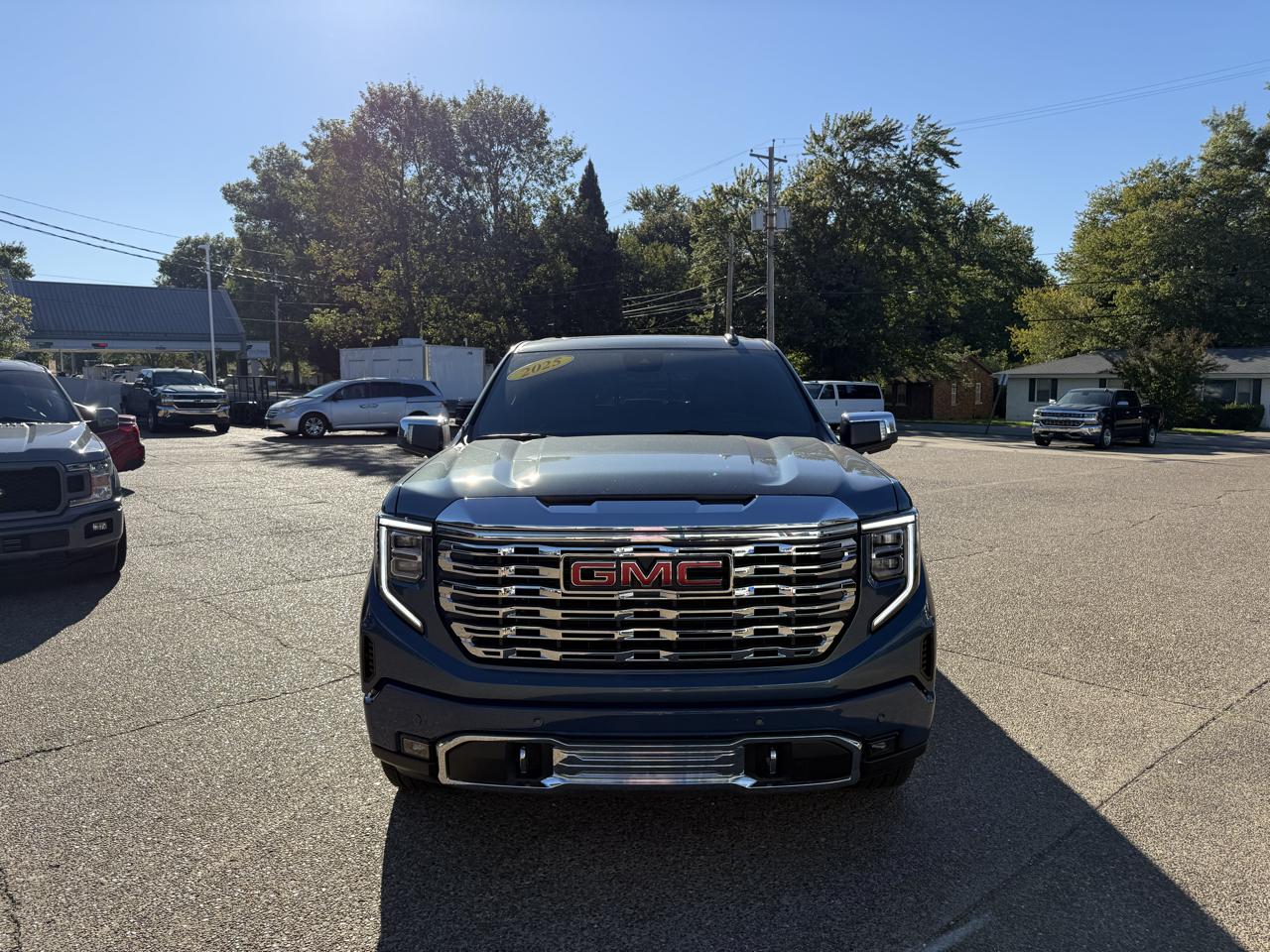 GMC Sierra 1500 4WD Crew Cab 147" Denali 2025