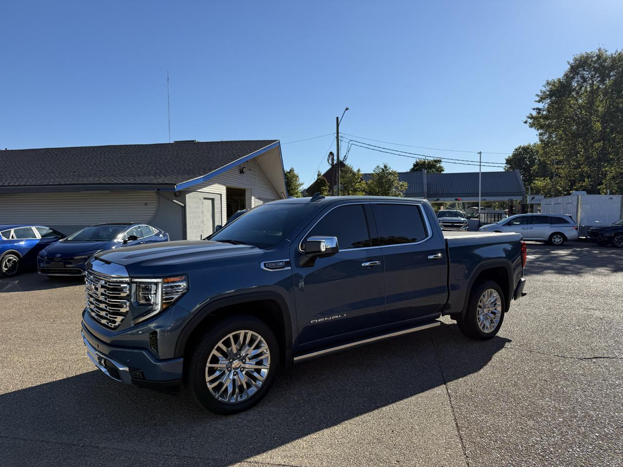 GMC Sierra 1500 4WD Crew Cab 147" Denali 2025