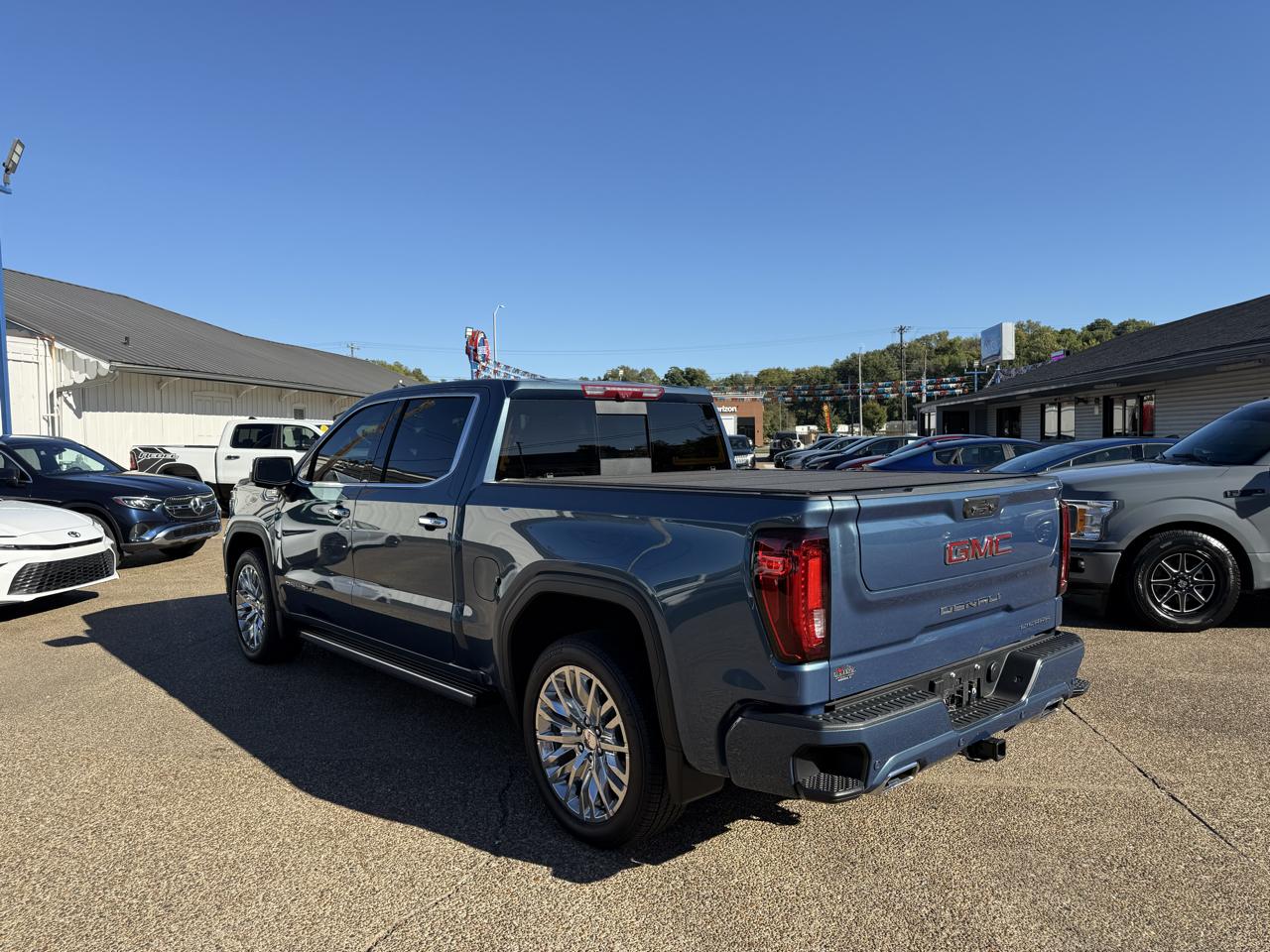 GMC Sierra 1500 4WD Crew Cab 147" Denali 2025