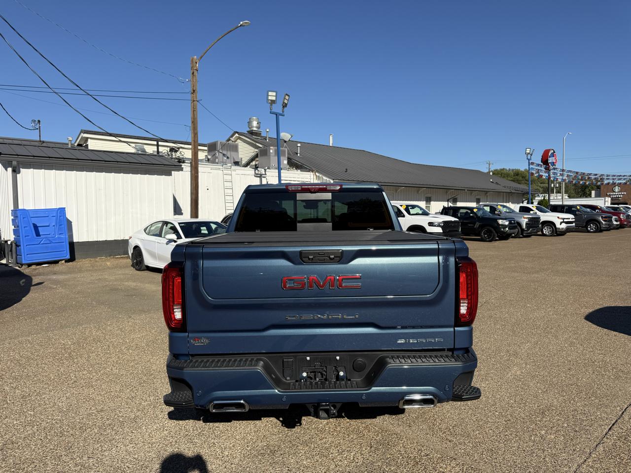 GMC Sierra 1500 4WD Crew Cab 147" Denali 2025