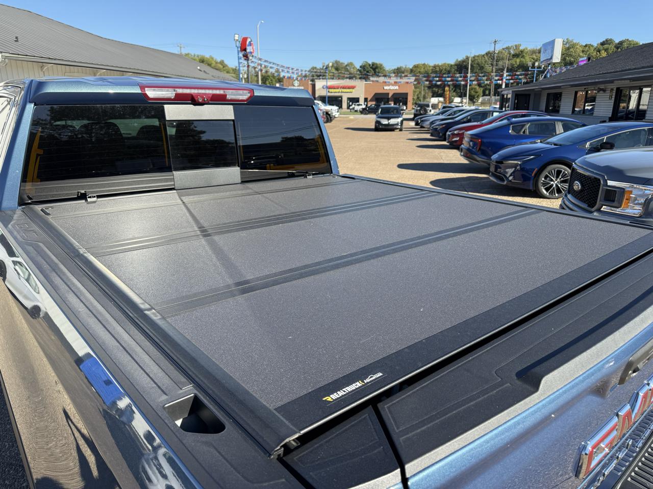 GMC Sierra 1500 4WD Crew Cab 147" Denali 2025