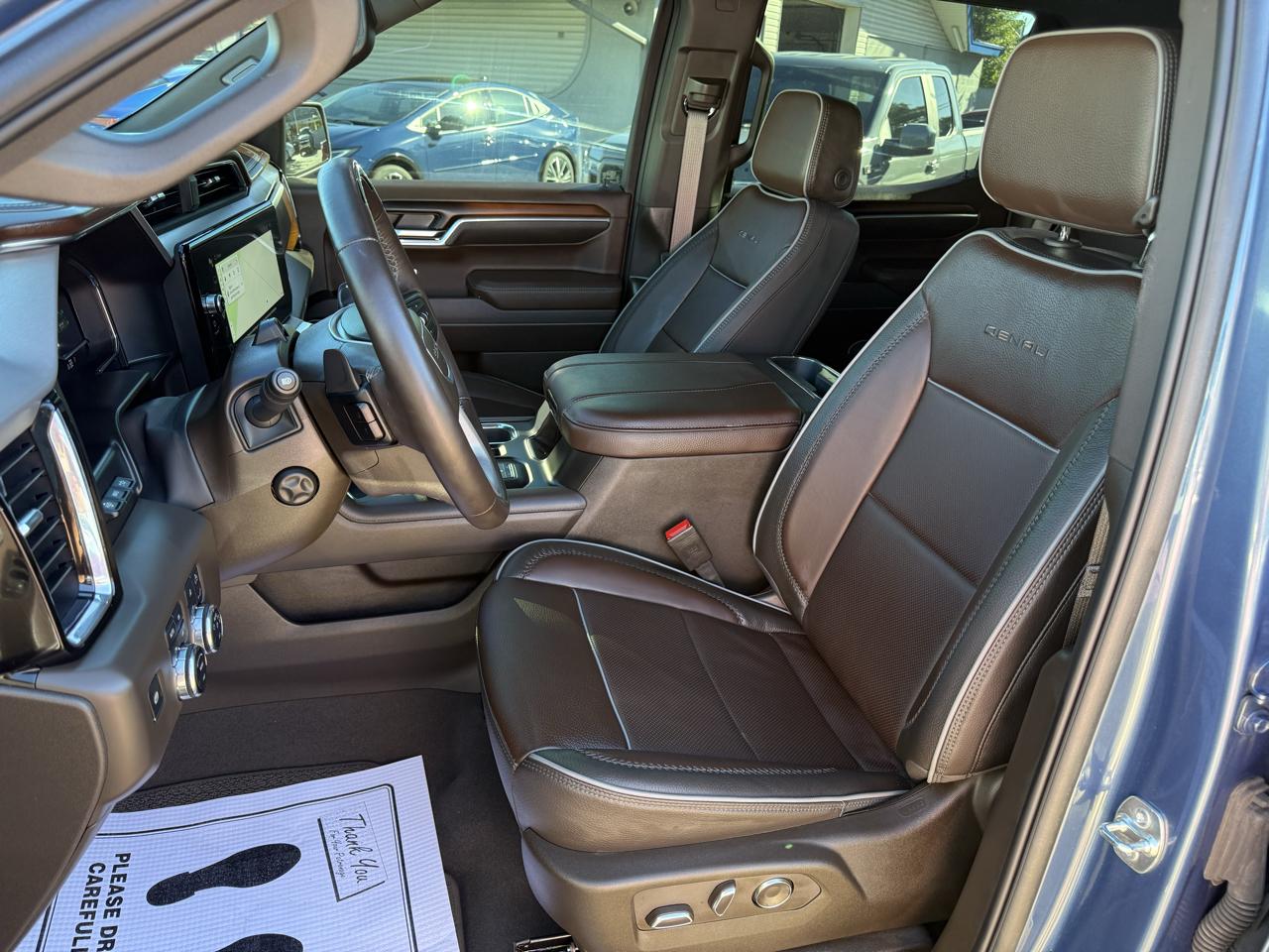 GMC Sierra 1500 4WD Crew Cab 147" Denali 2025