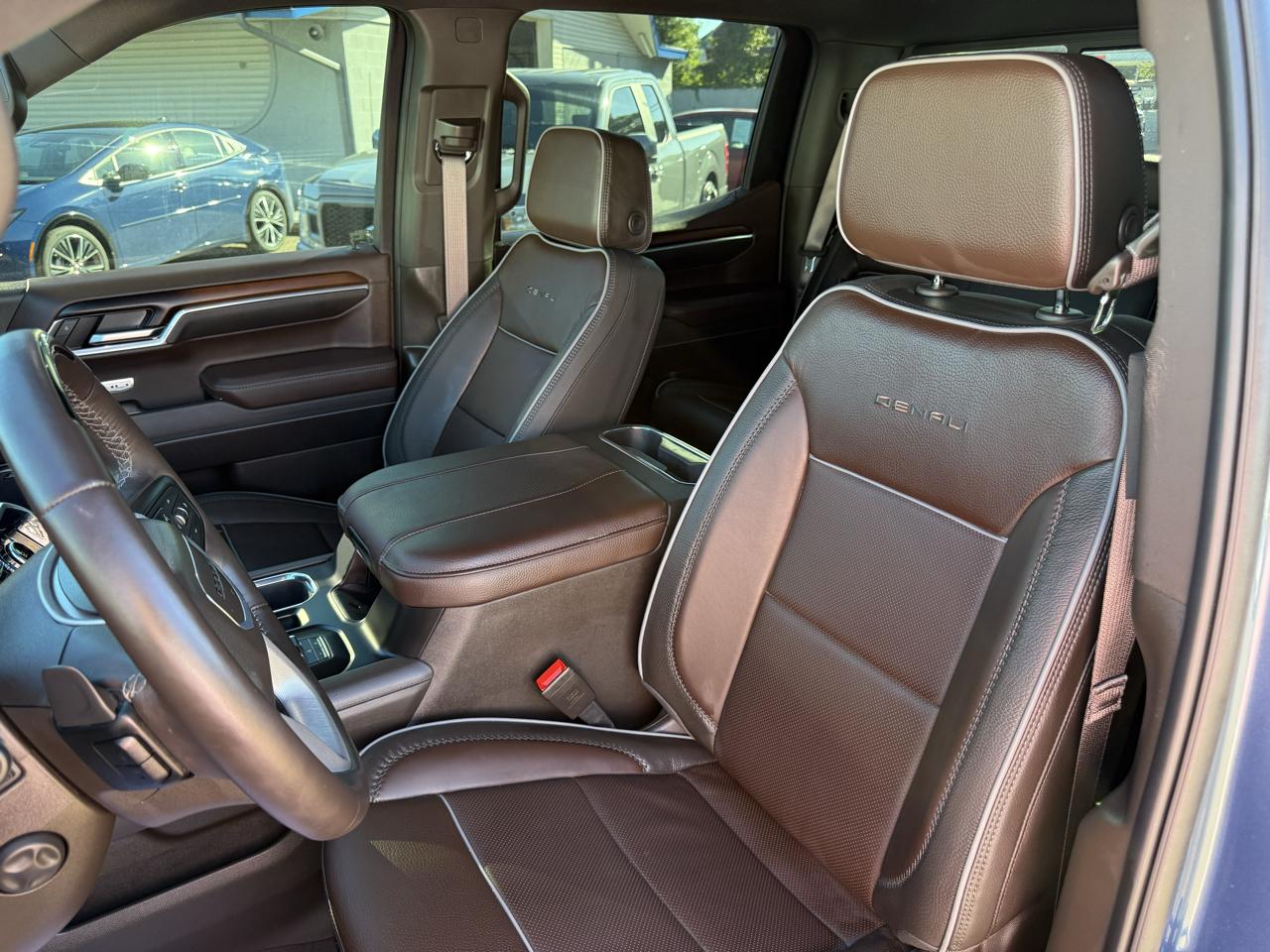 GMC Sierra 1500 4WD Crew Cab 147" Denali 2025