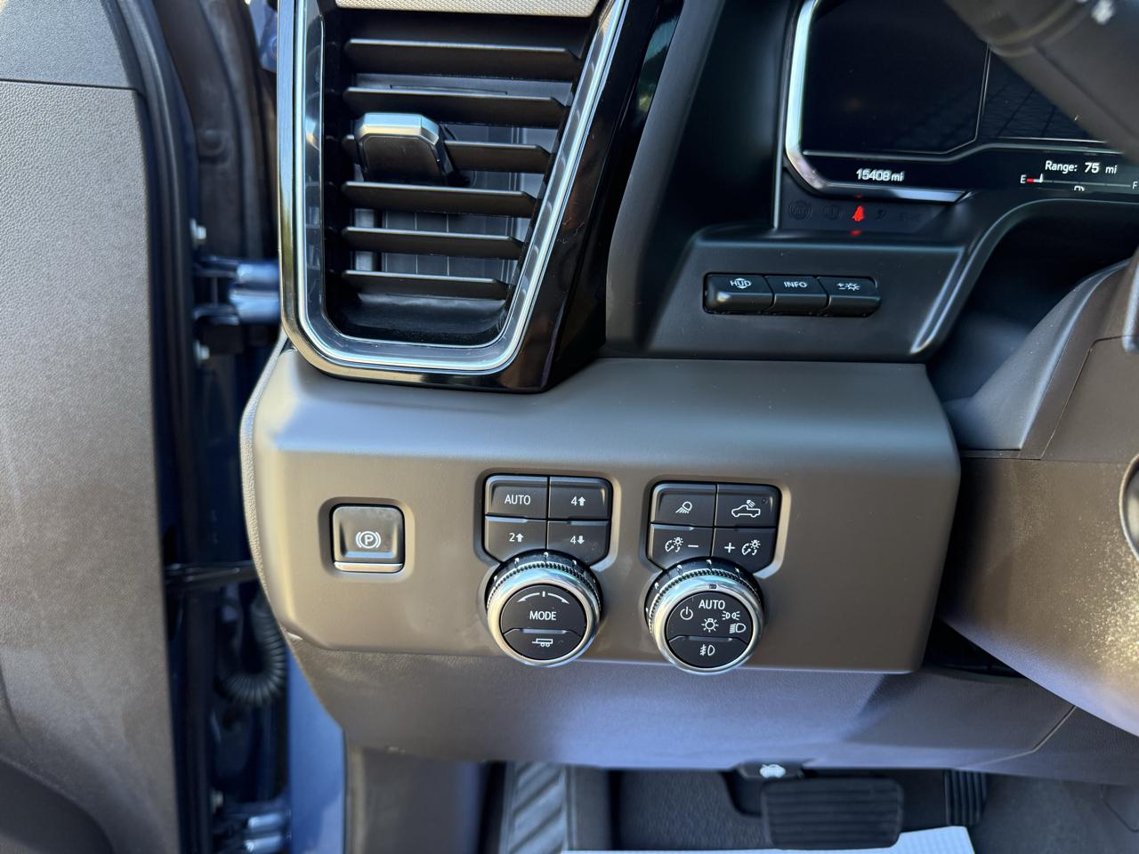 GMC Sierra 1500 4WD Crew Cab 147" Denali 2025