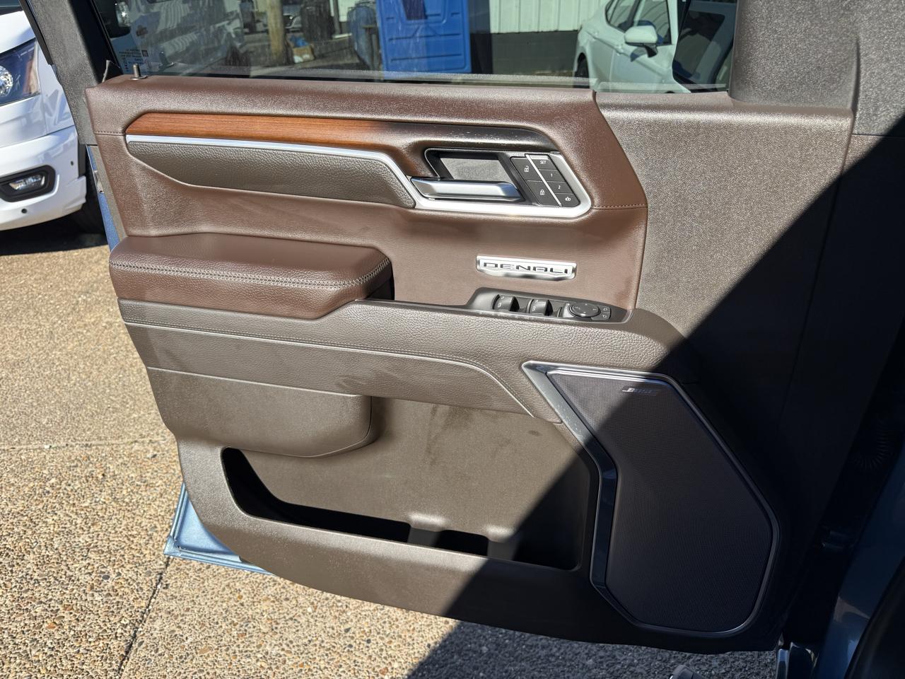GMC Sierra 1500 4WD Crew Cab 147" Denali 2025