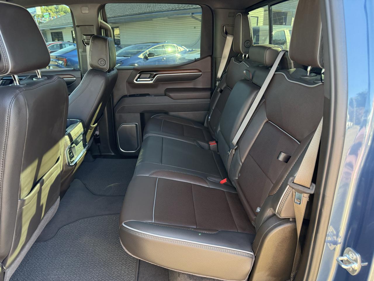 GMC Sierra 1500 4WD Crew Cab 147" Denali 2025