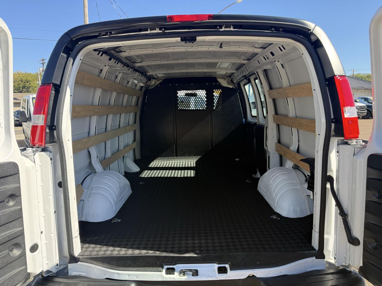 Chevrolet Express Cargo Van RWD 2500 135" 2025