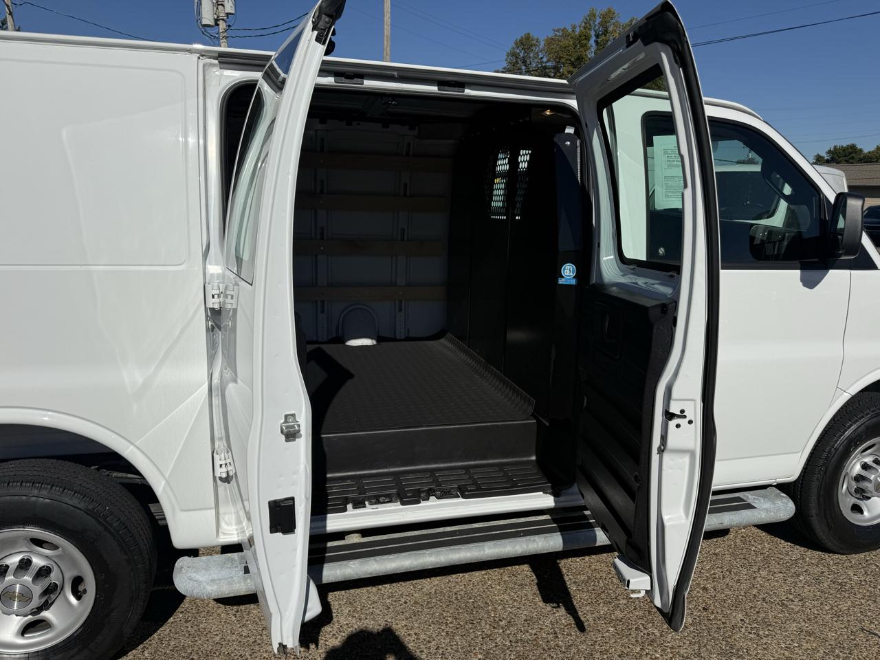 Chevrolet Express Cargo Van RWD 2500 135" 2025
