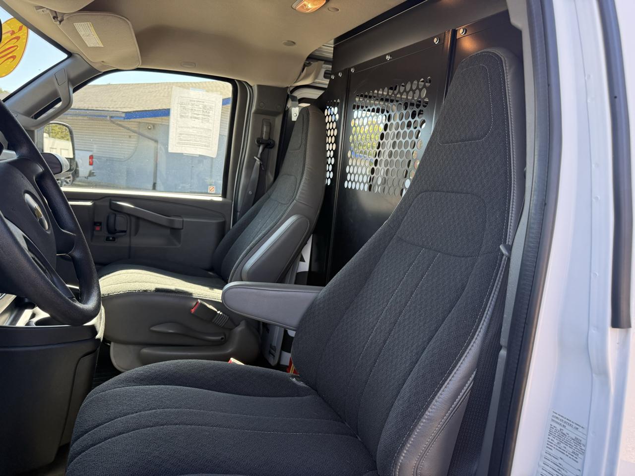 Chevrolet Express Cargo Van RWD 2500 135" 2025