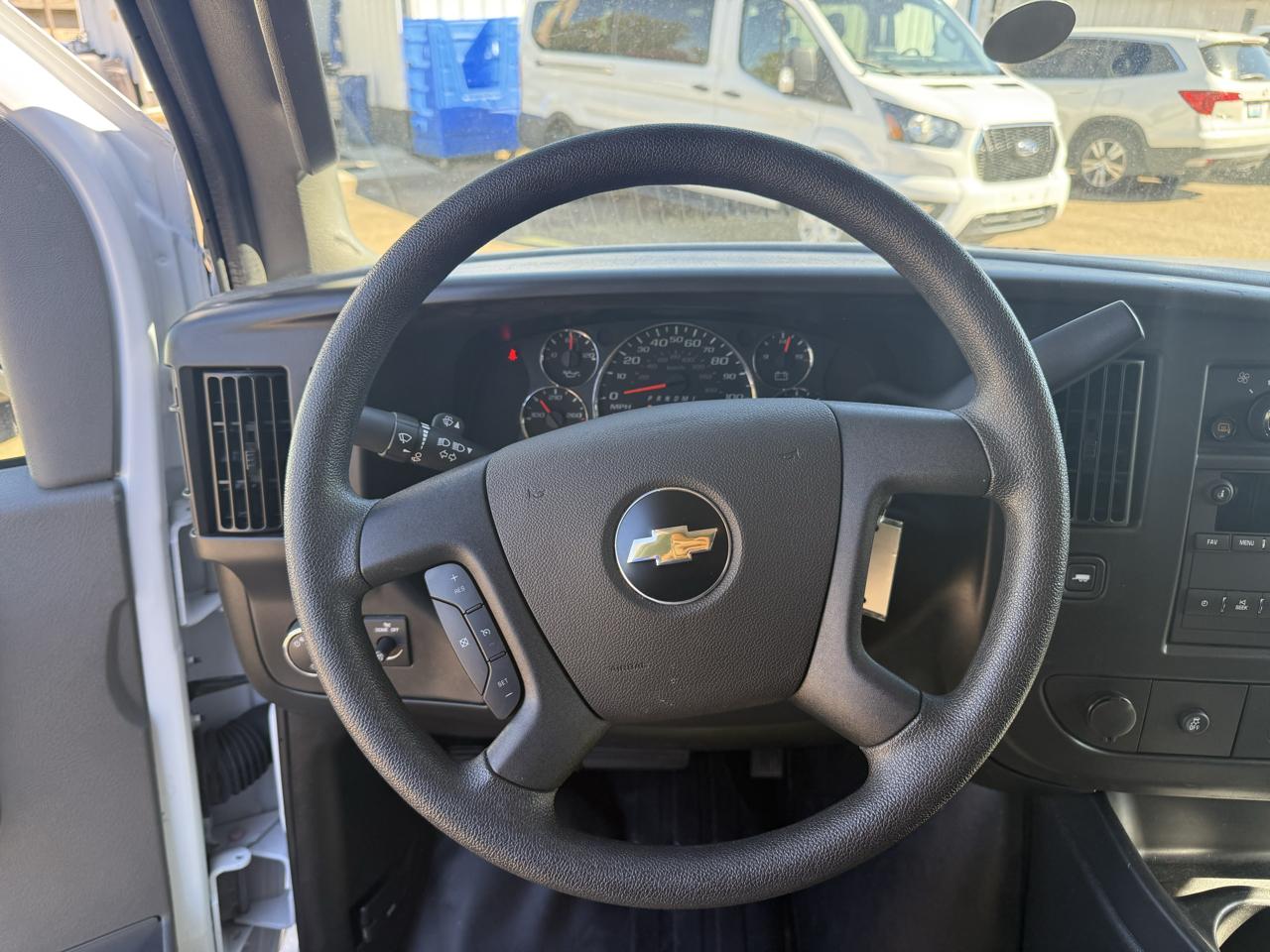 Chevrolet Express Cargo Van RWD 2500 135" 2025