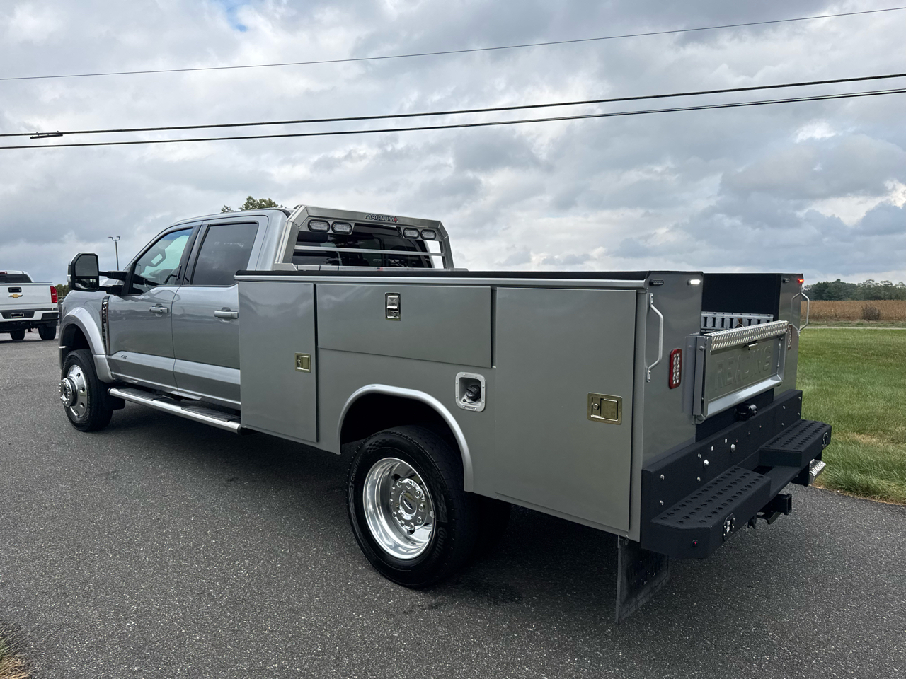 2024 Ford F-450 Lariat photo 2