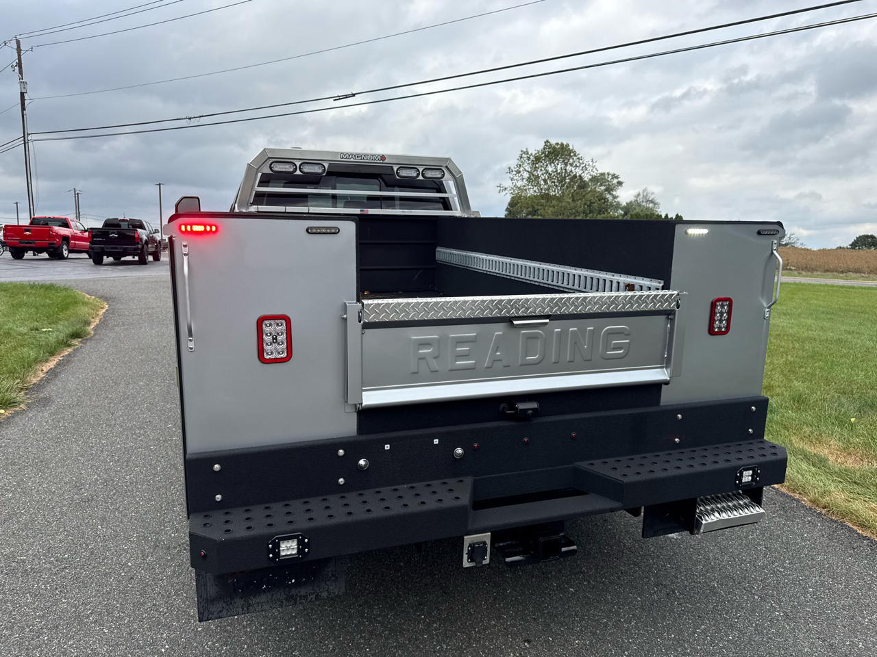 2024 Ford F-450 Lariat photo 3