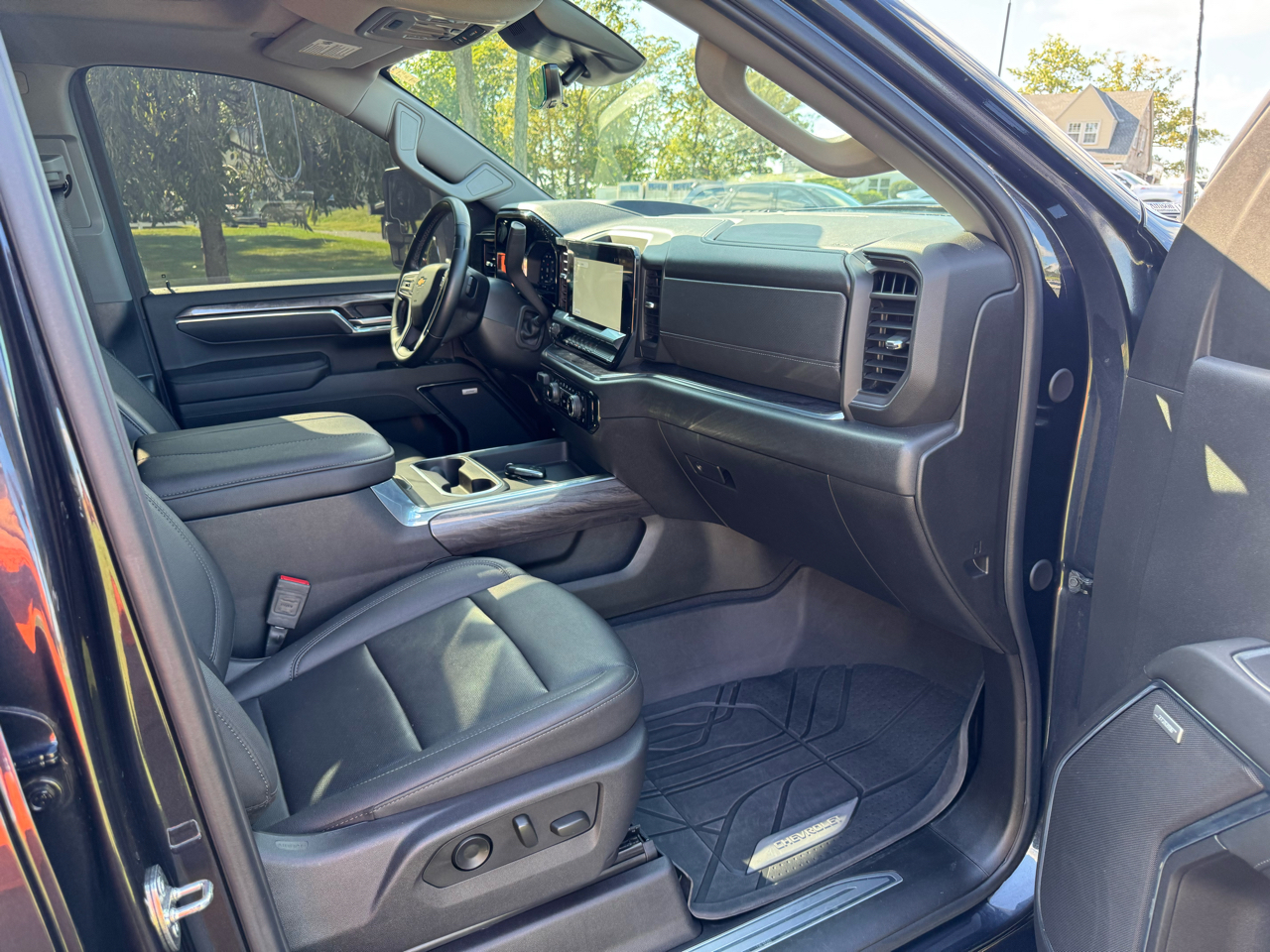 2024 Chevrolet Silverado 3500HD LTZ photo 11