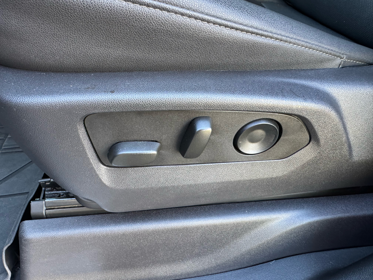 2024 Chevrolet Silverado 3500HD LTZ photo 21