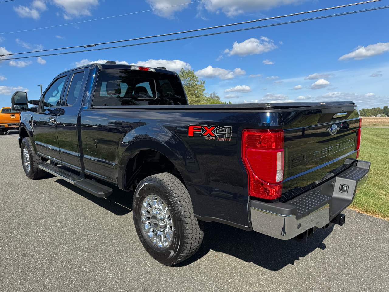 2022 Ford F-350 XLT photo 2